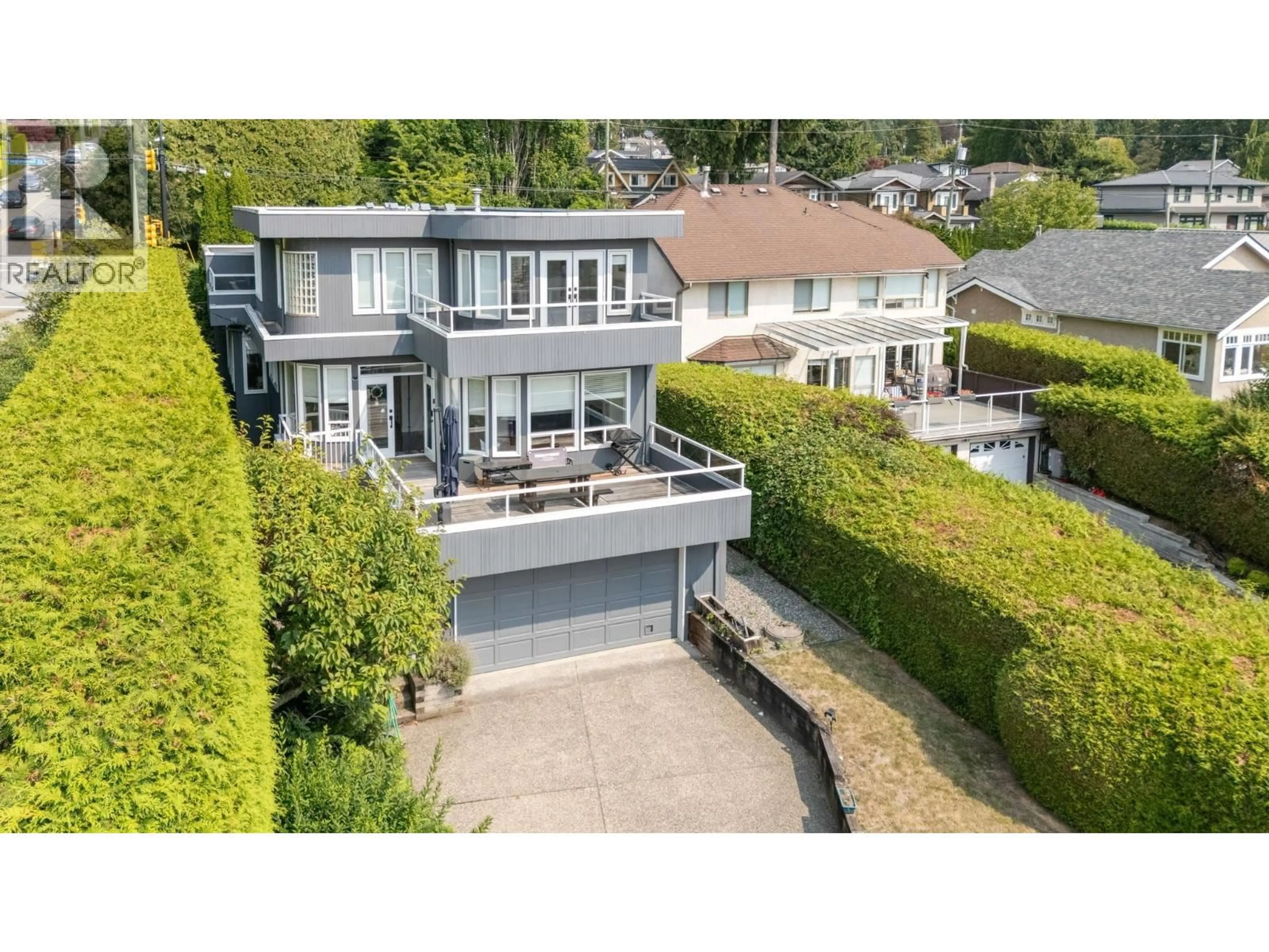 A pic from outside/outdoor area/front of a property/back of a property/a pic from drone, street for 1494 INGLEWOOD AVENUE, West Vancouver British Columbia V7T1Z1