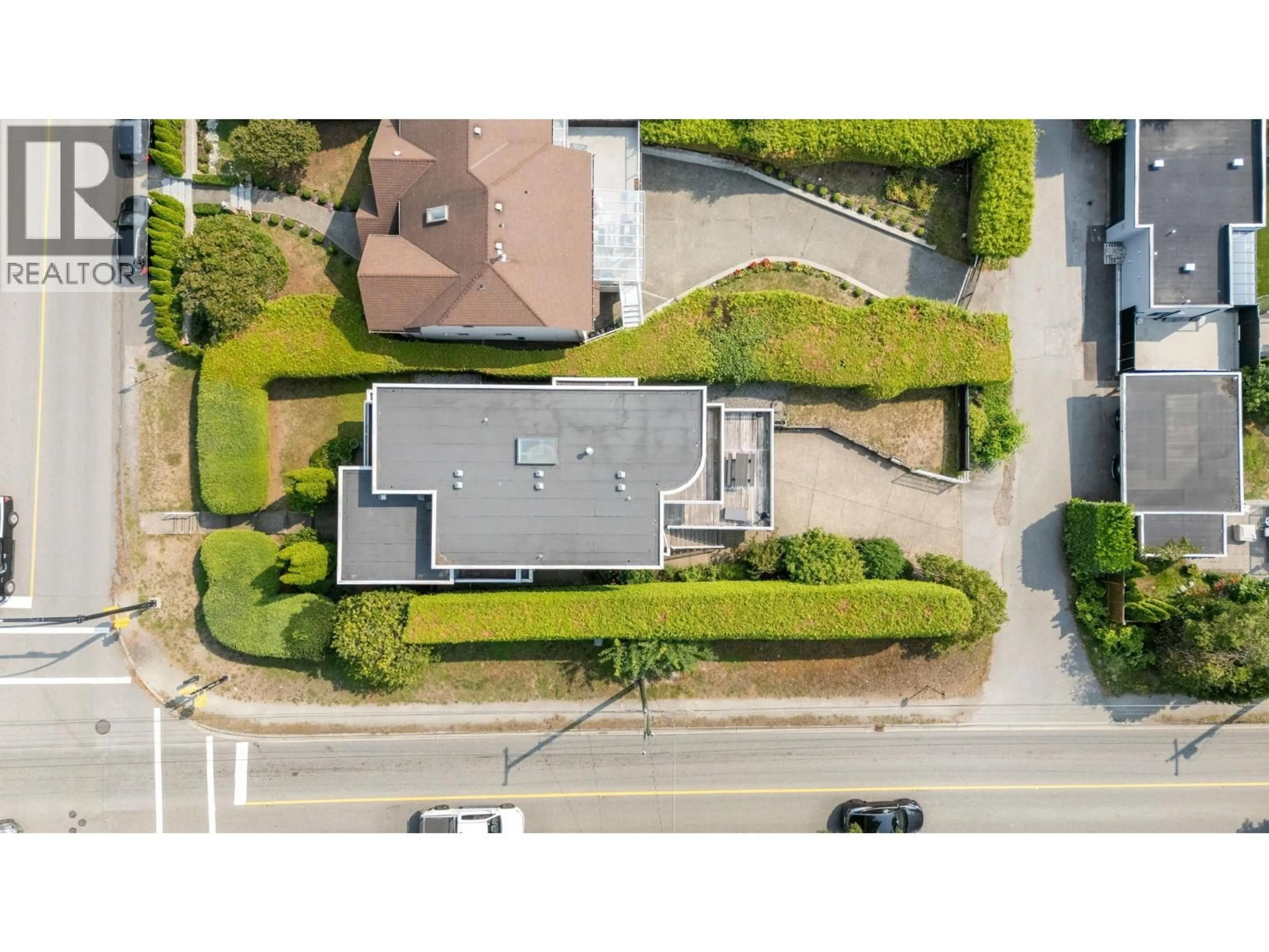 A pic from outside/outdoor area/front of a property/back of a property/a pic from drone, street for 1494 INGLEWOOD AVENUE, West Vancouver British Columbia V7T1Z1