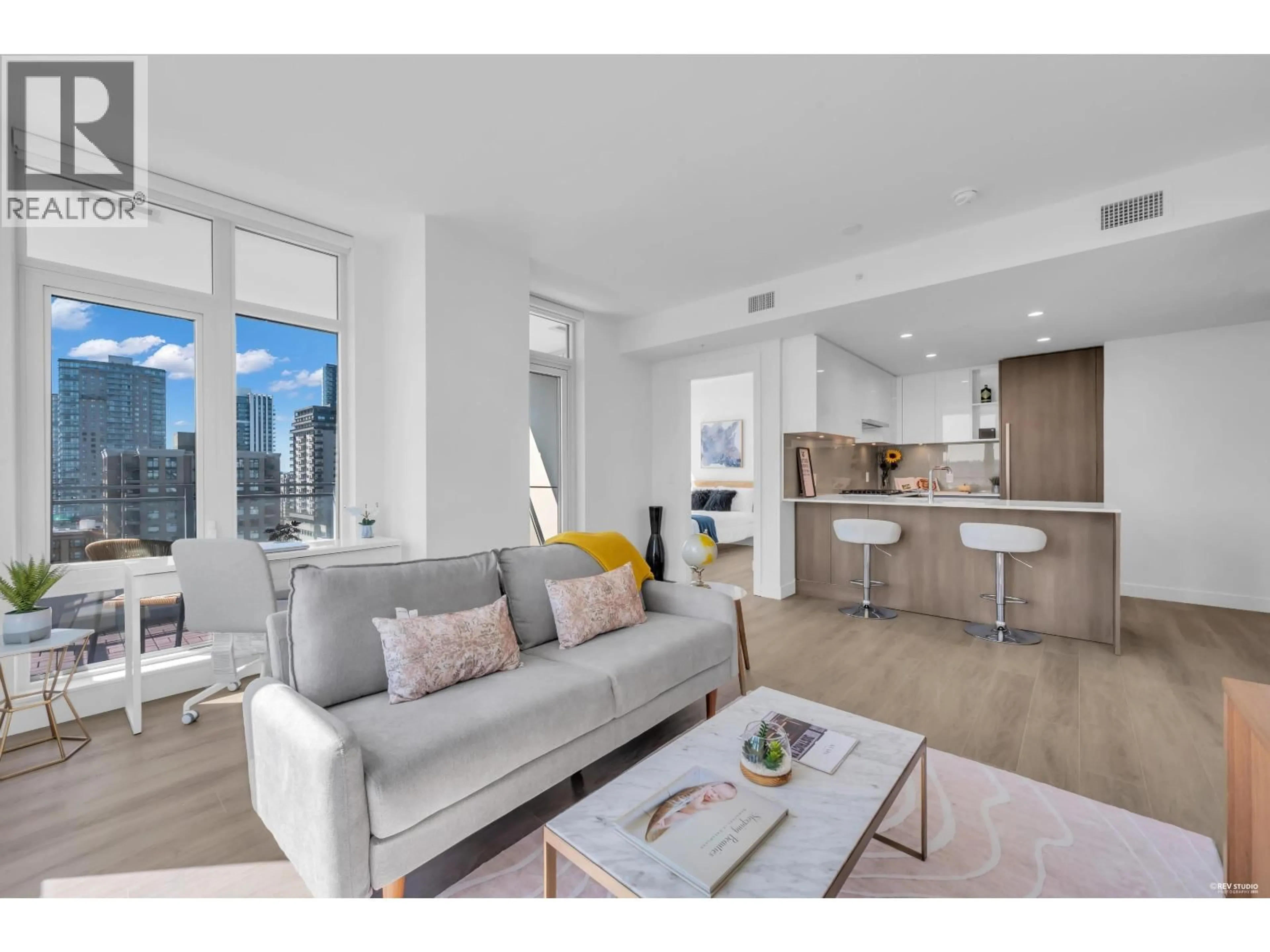 Living room with furniture, unknown for 910 - 618 CARNARVON STREET, New Westminster British Columbia V3M0N9