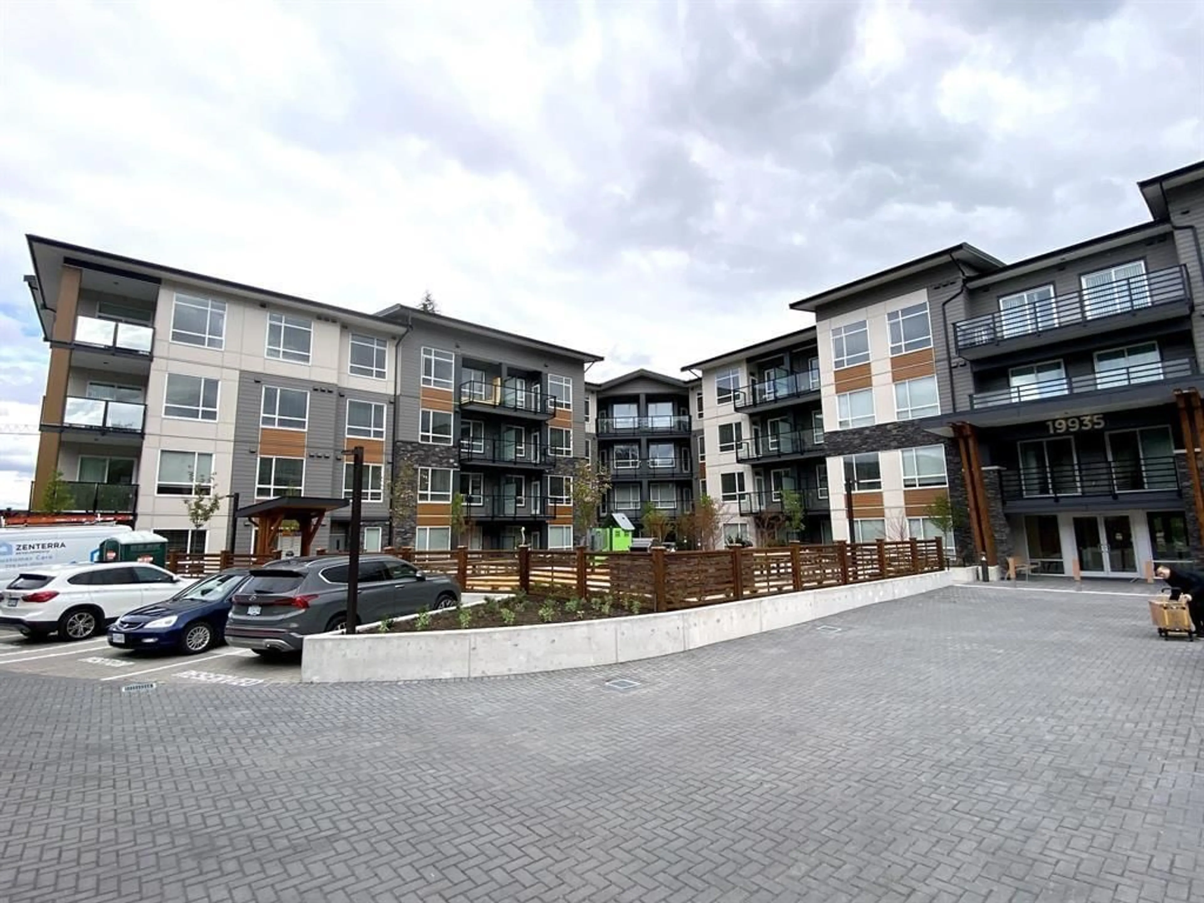 A pic from outside/outdoor area/front of a property/back of a property/a pic from drone, unknown for 206 - 19935 75A AVENUE, Langley British Columbia V2Y4L6