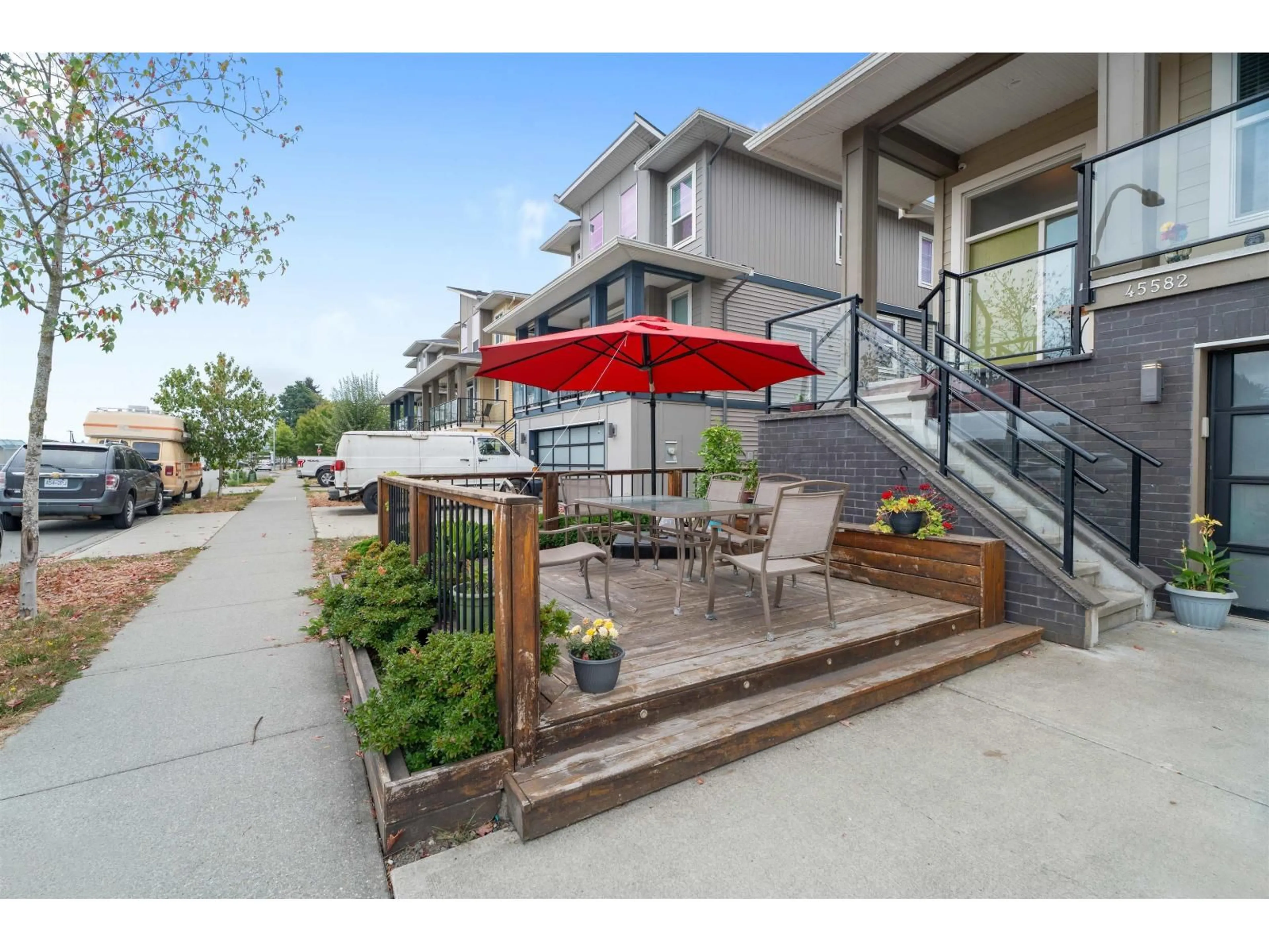 Patio, street for 45582 MEADOWBROOK DRIVE, Chilliwack British Columbia V2P0G6