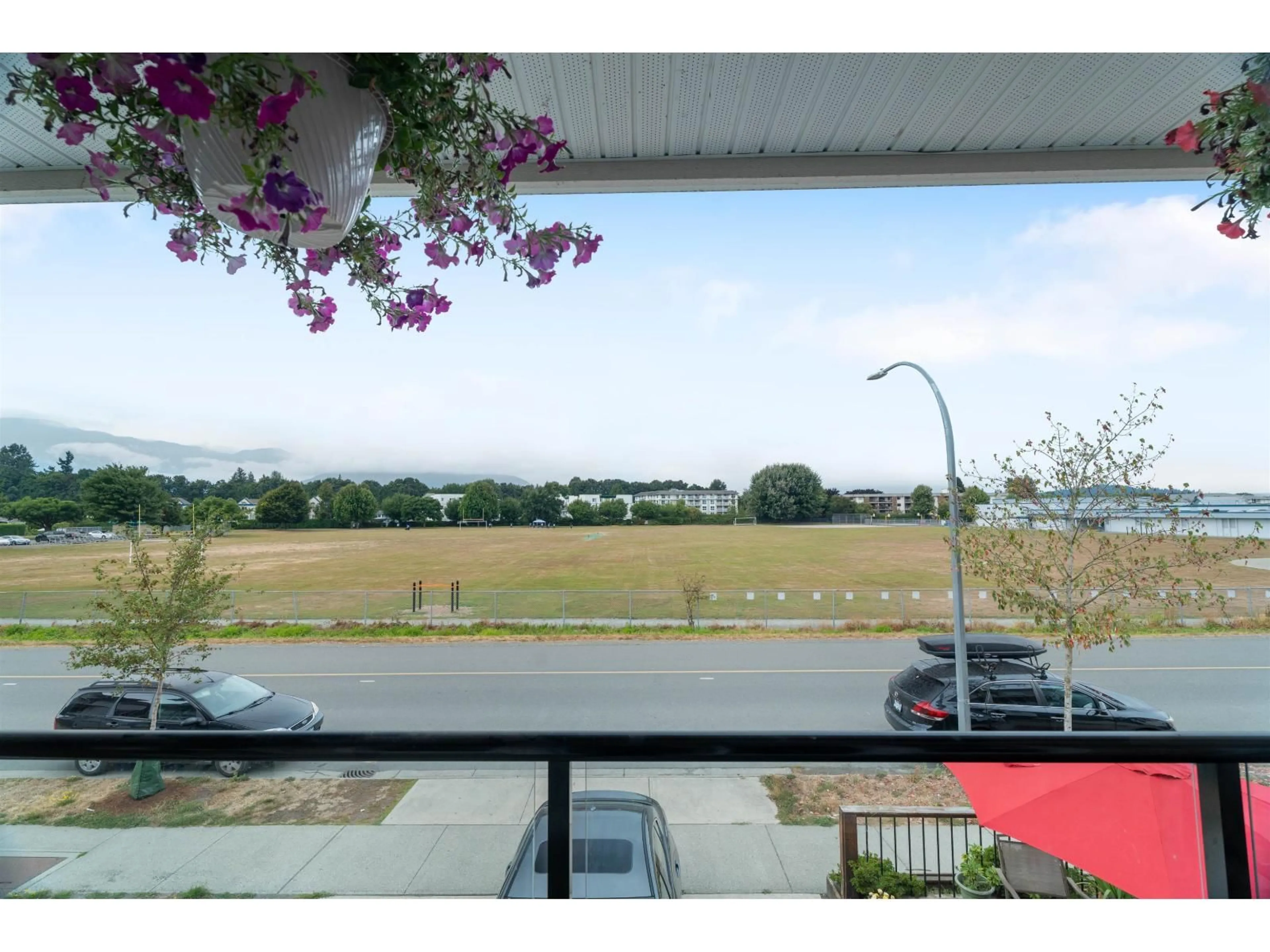 A pic from outside/outdoor area/front of a property/back of a property/a pic from drone, unknown for 45582 MEADOWBROOK DRIVE, Chilliwack British Columbia V2P0G6