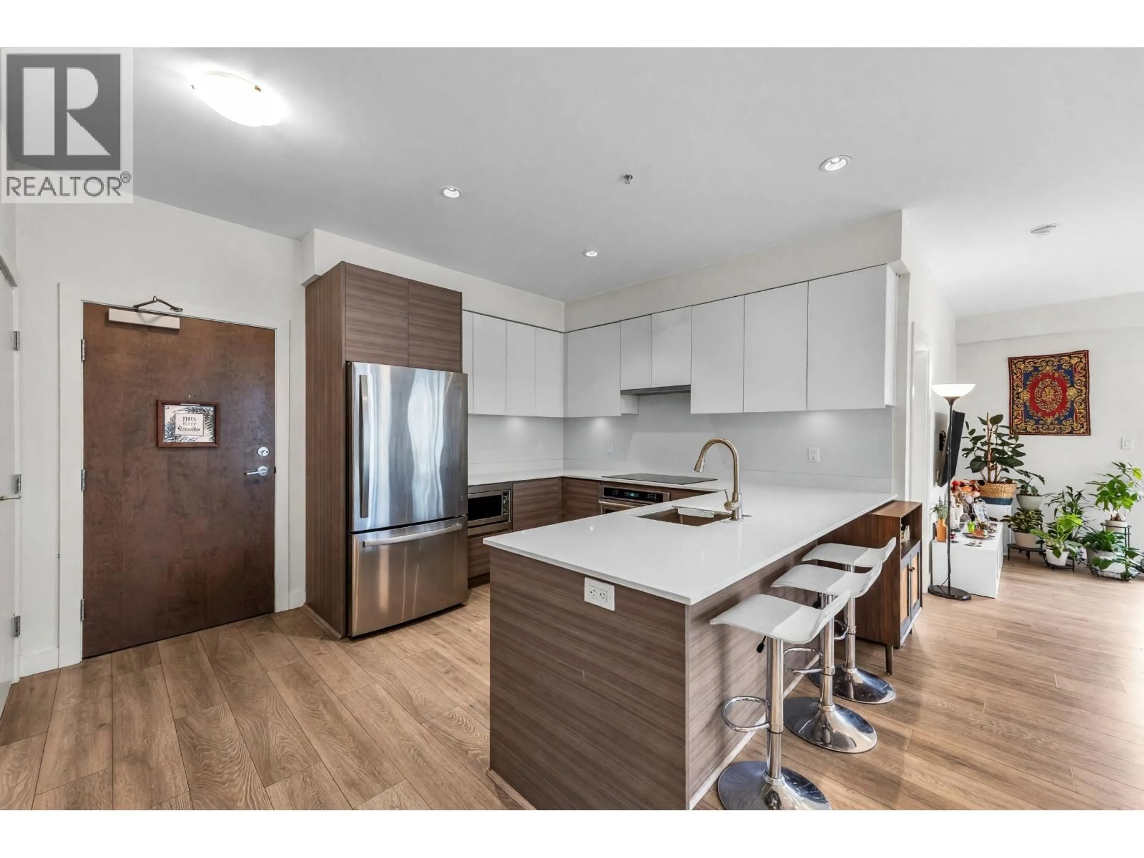 Open concept kitchen, wood/laminate floor for 501 - 4468 DAWSON STREET, Burnaby British Columbia V5C0J9