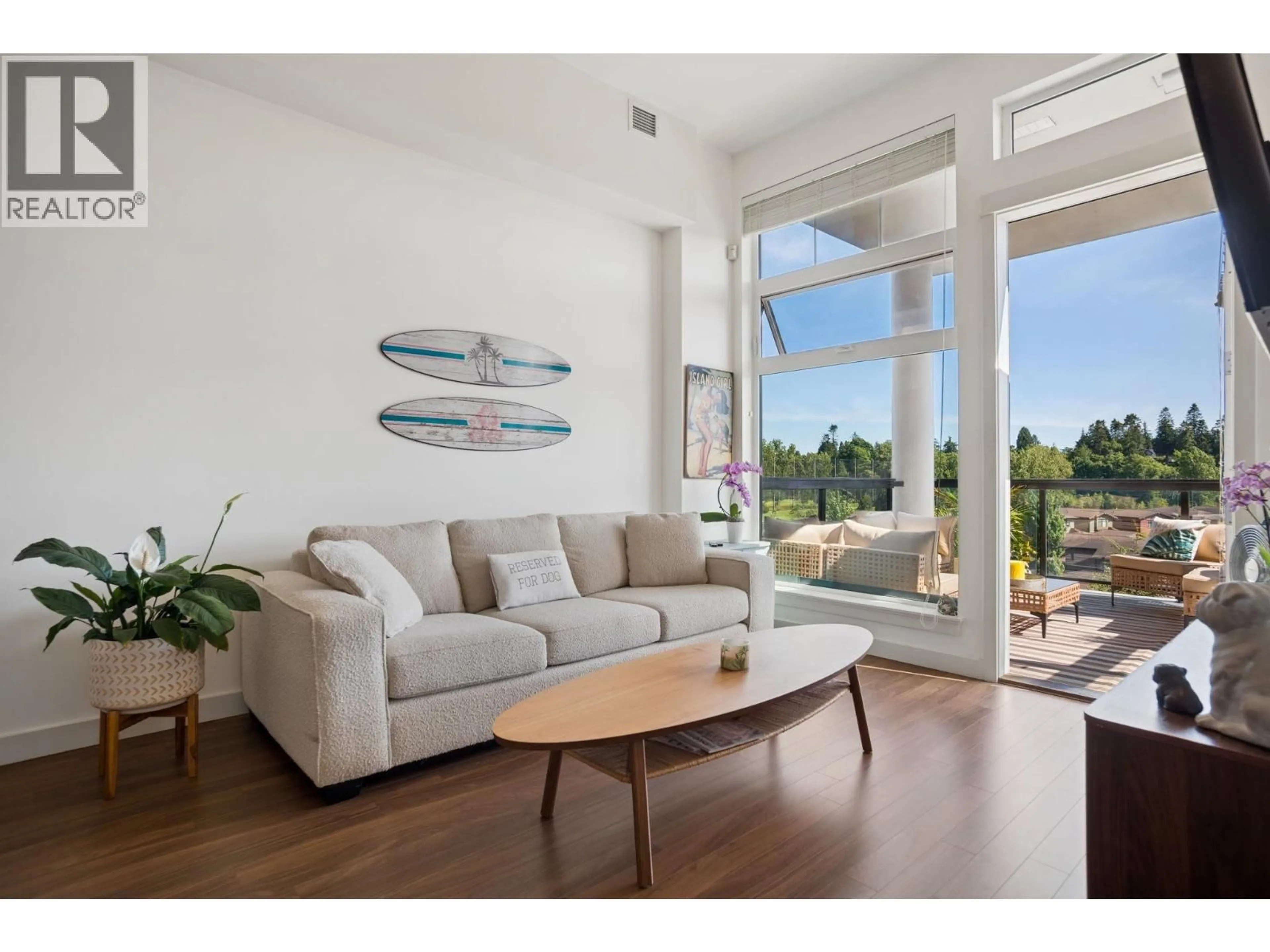 Living room with furniture, wood/laminate floor for 514 - 5055 SPRINGS BOULEVARD, Tsawwassen British Columbia V4M0A5