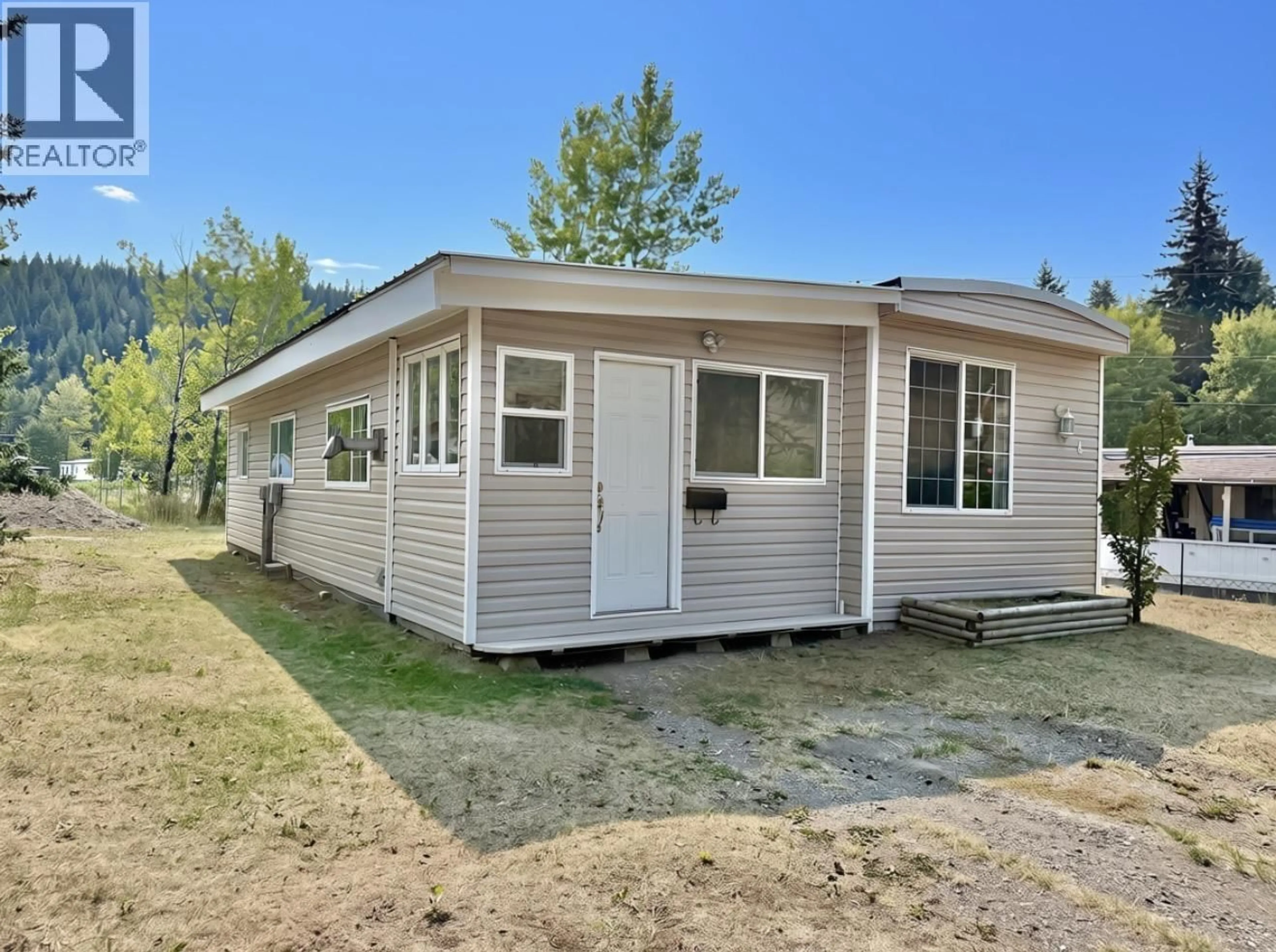 Home with vinyl exterior material, street for 4 - 2725 DUBOIS ROAD, Williams Lake British Columbia V2G5C1