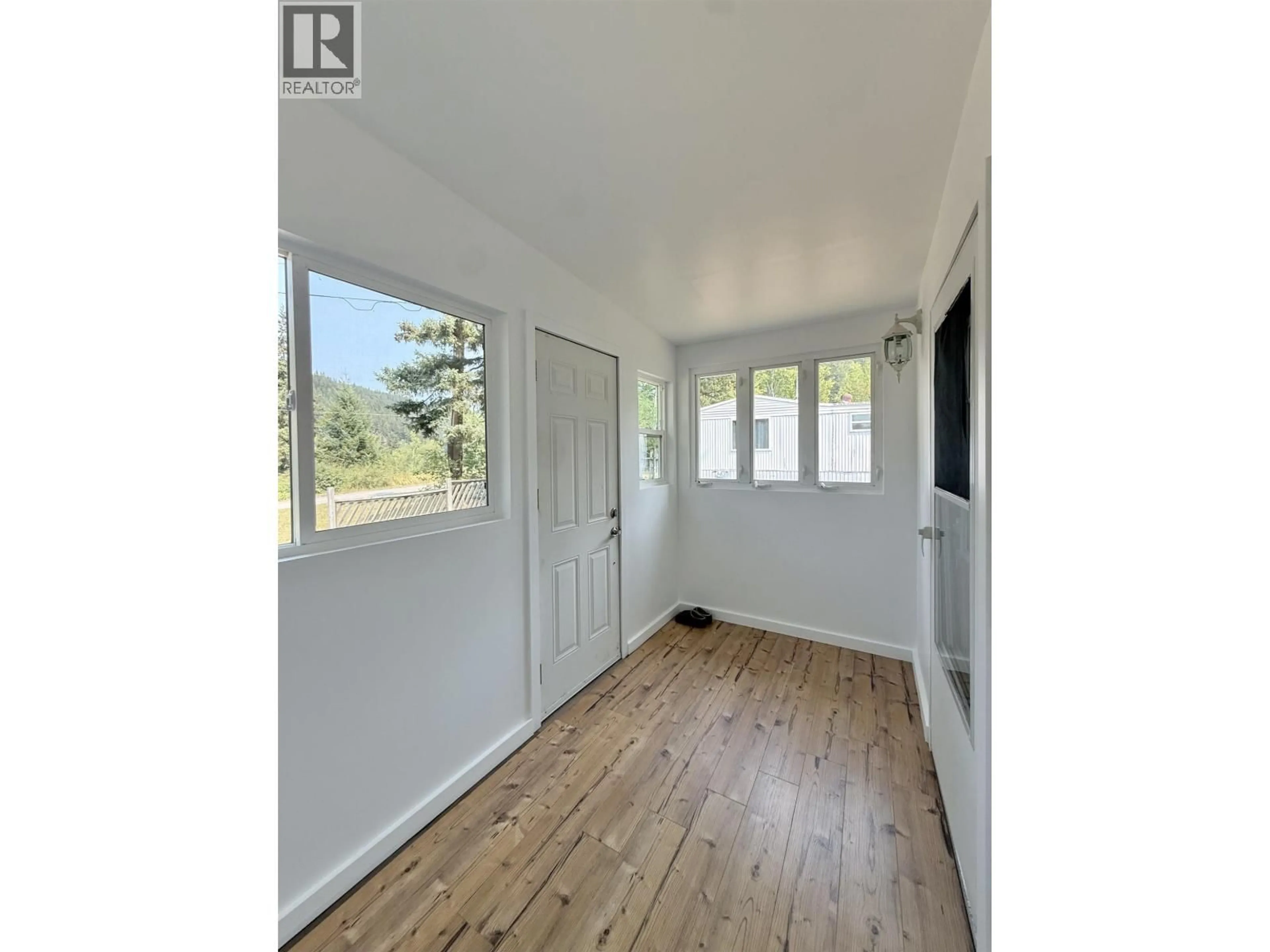 Indoor entryway for 4 - 2725 DUBOIS ROAD, Williams Lake British Columbia V2G5C1