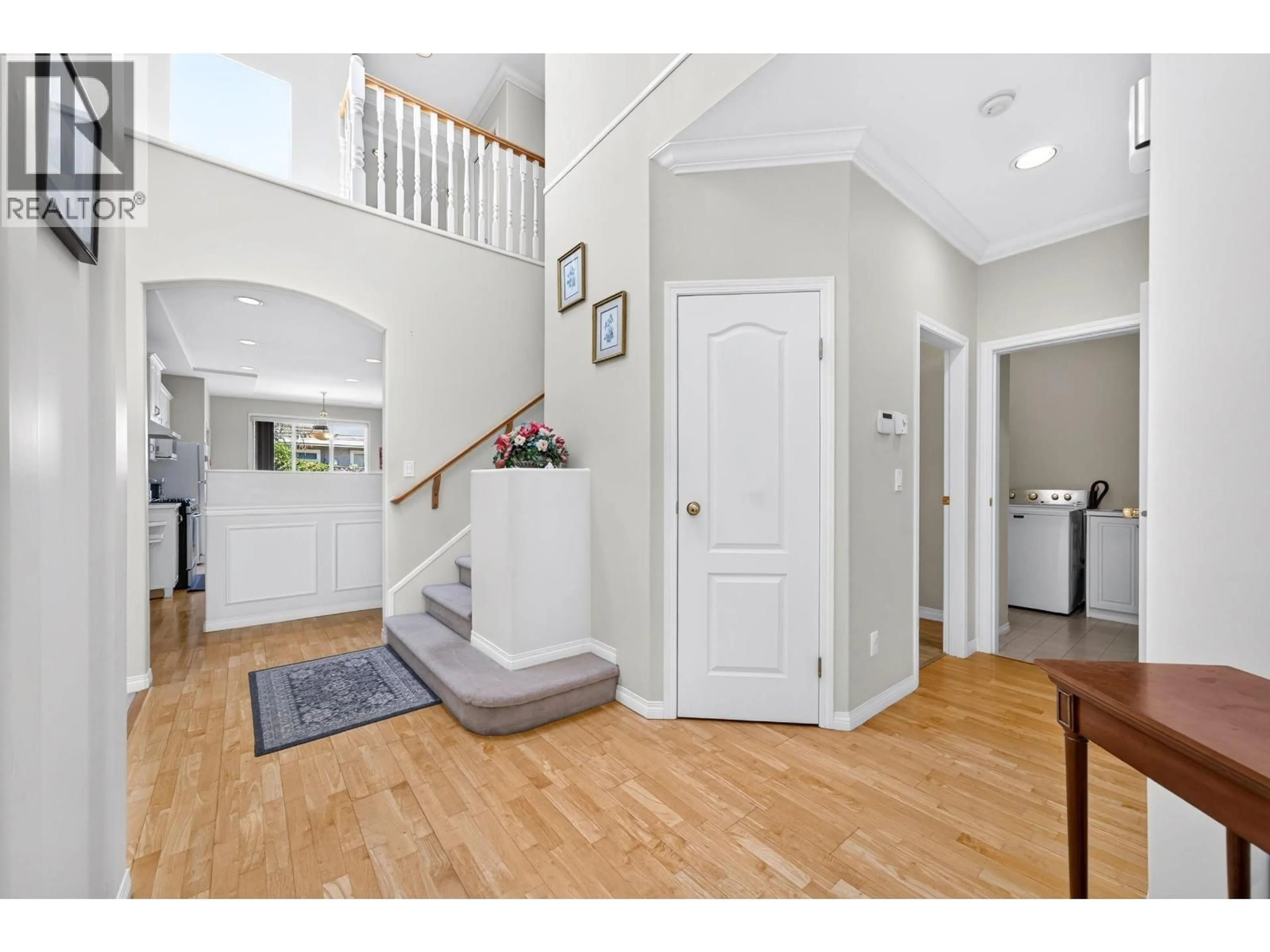 Indoor entryway for 6215 DUNSMUIR CRESCENT, Richmond British Columbia V7C5T7