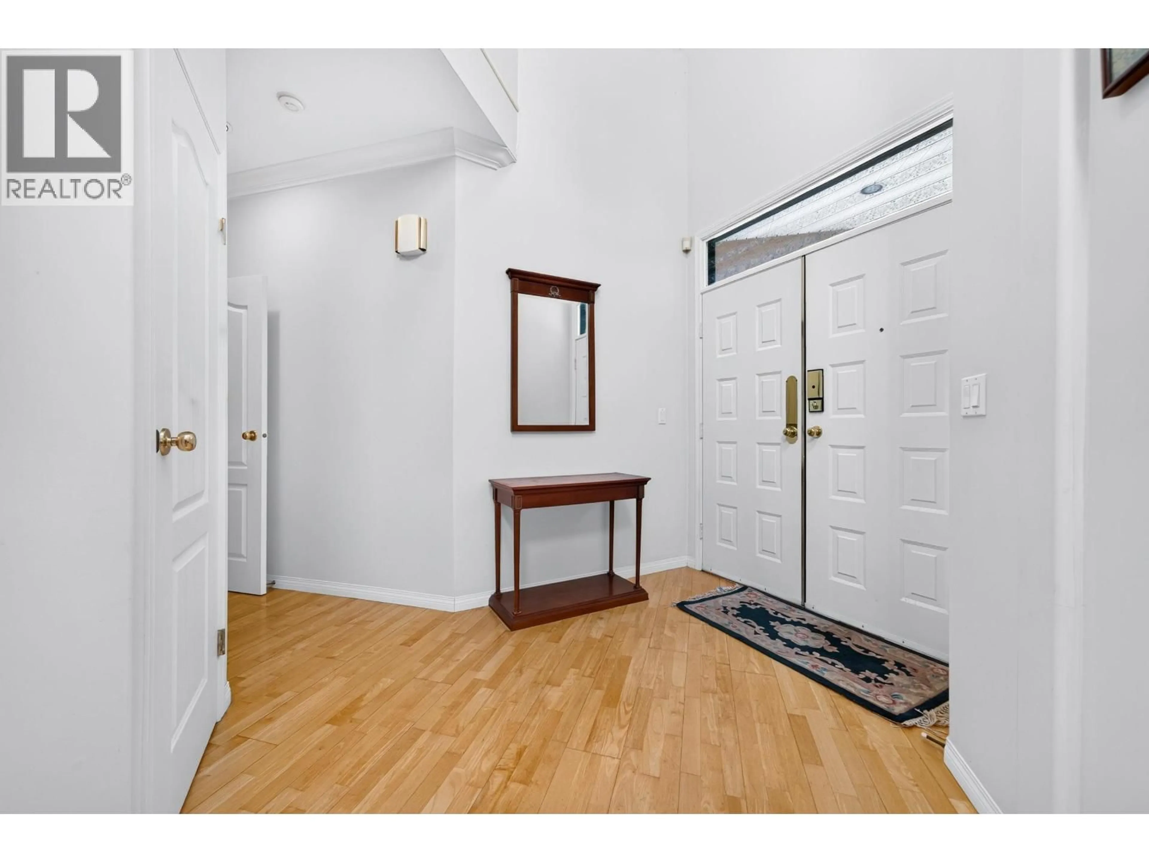 Indoor entryway for 6215 DUNSMUIR CRESCENT, Richmond British Columbia V7C5T7