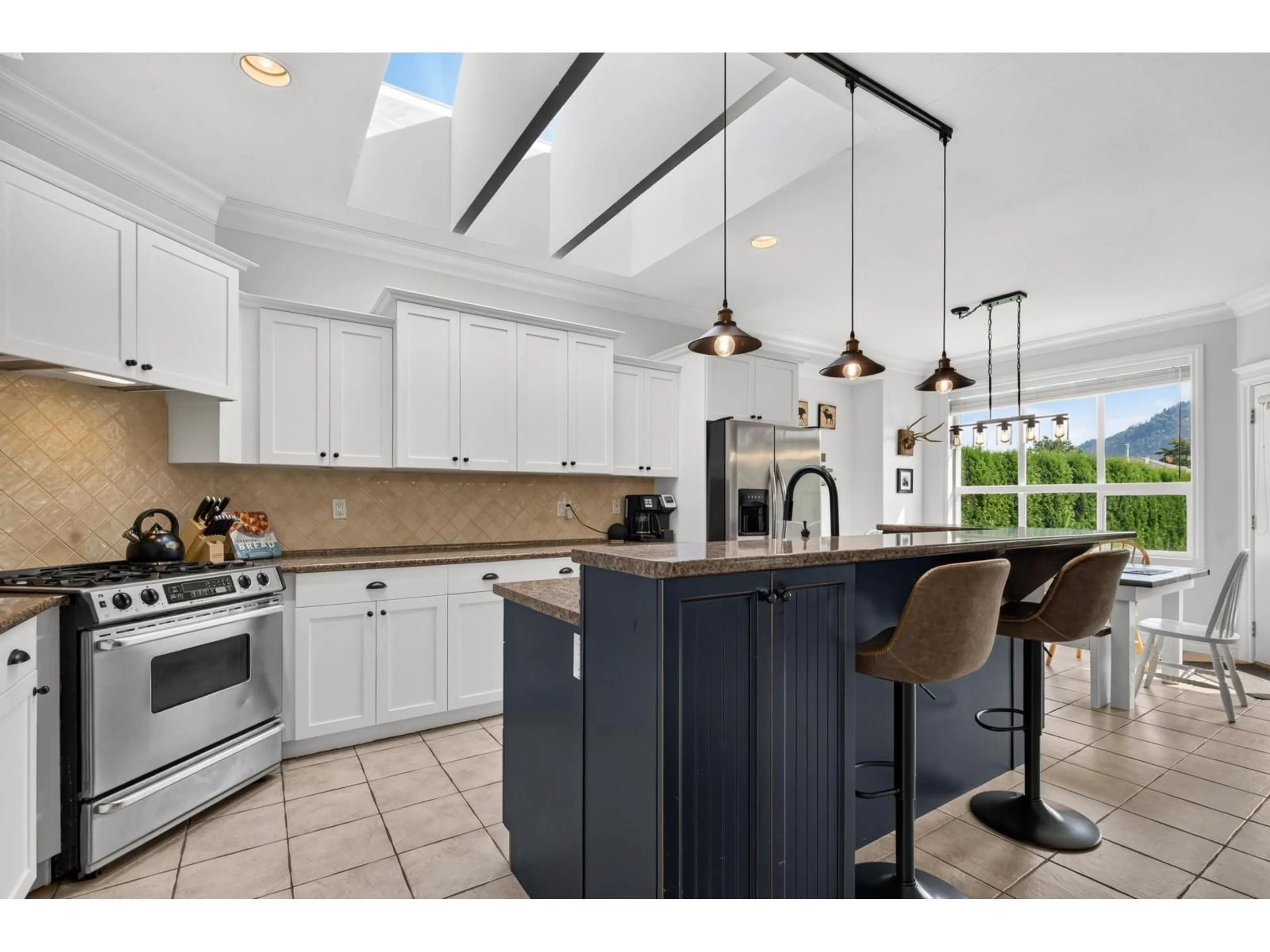 Open concept kitchen, ceramic/tile floor for 4955 TESKEY ROAD, Chilliwack British Columbia V2R5R2