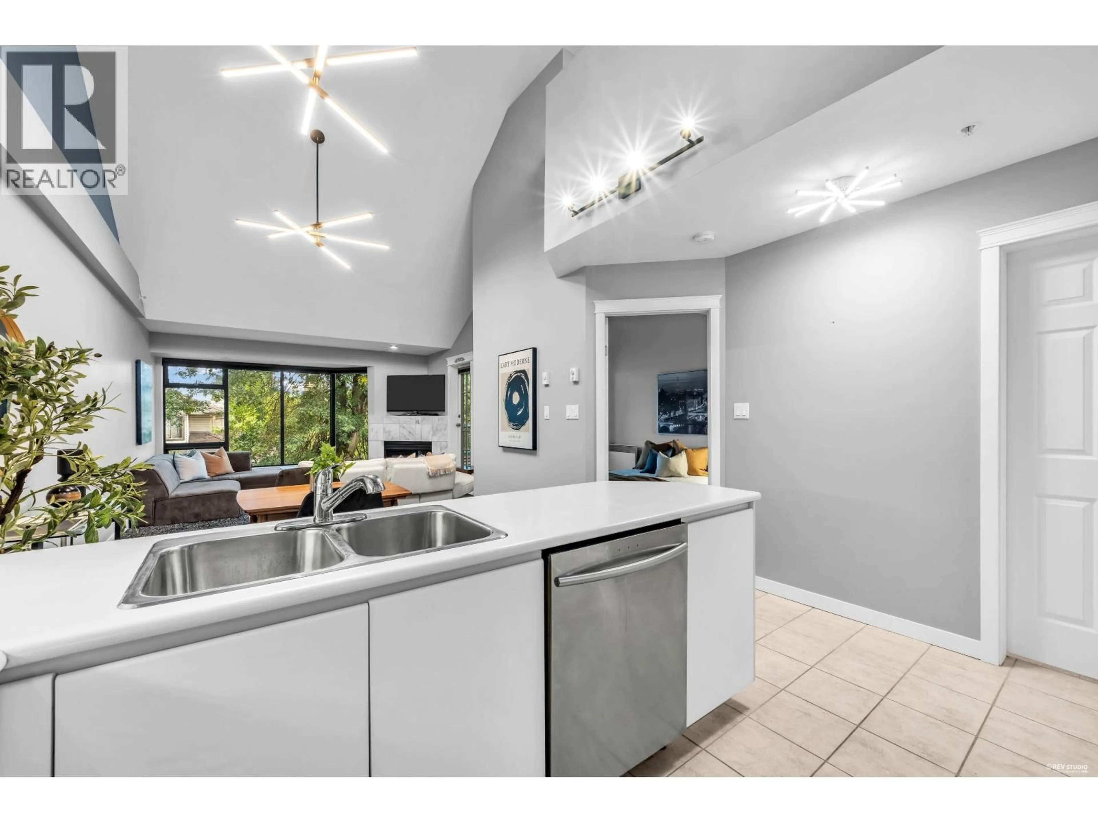 Open concept kitchen, ceramic/tile floor for 314 - 1966 COQUITLAM AVENUE, Port Coquitlam British Columbia V3B7P8