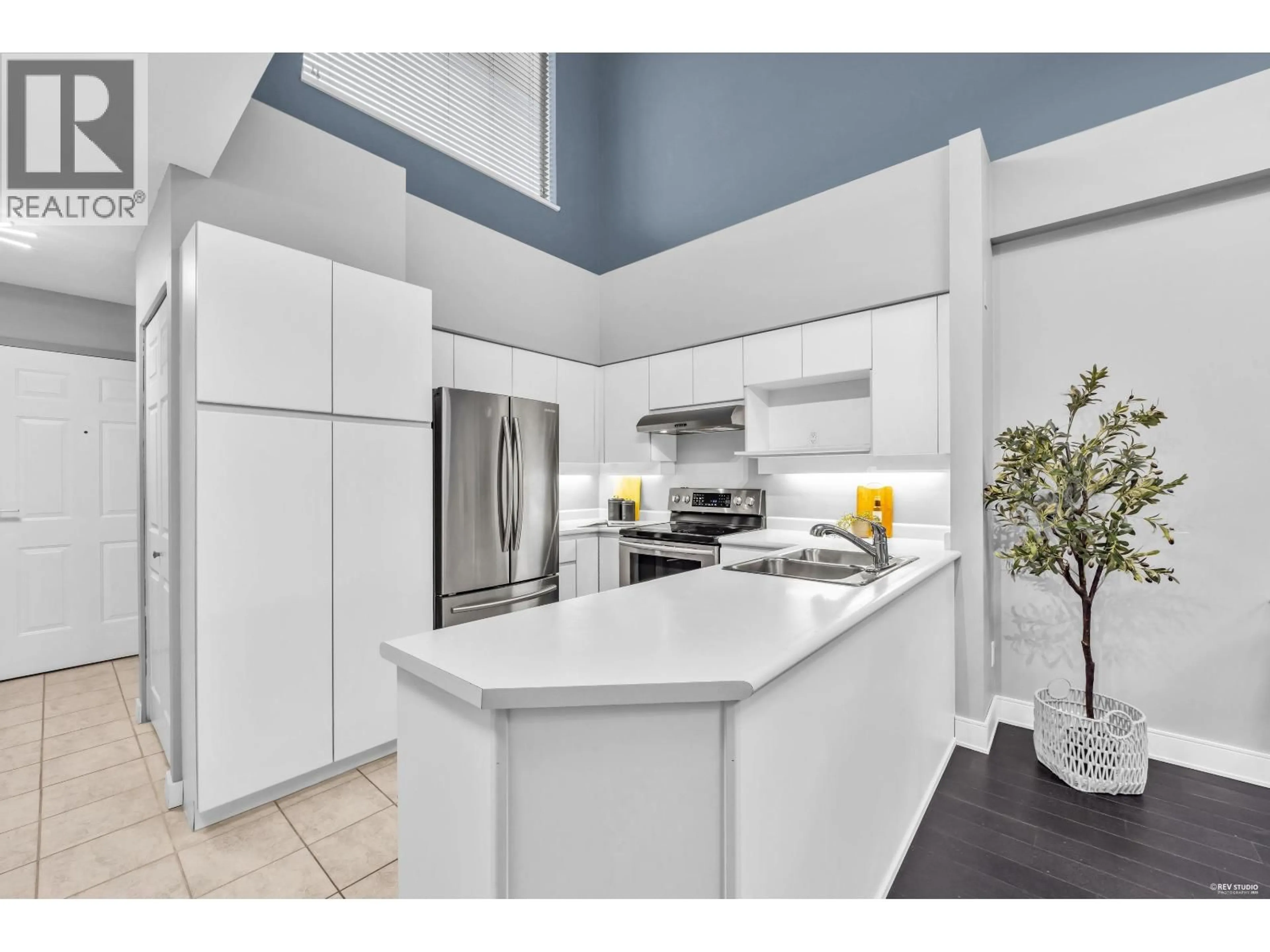 Open concept kitchen, ceramic/tile floor for 314 - 1966 COQUITLAM AVENUE, Port Coquitlam British Columbia V3B7P8
