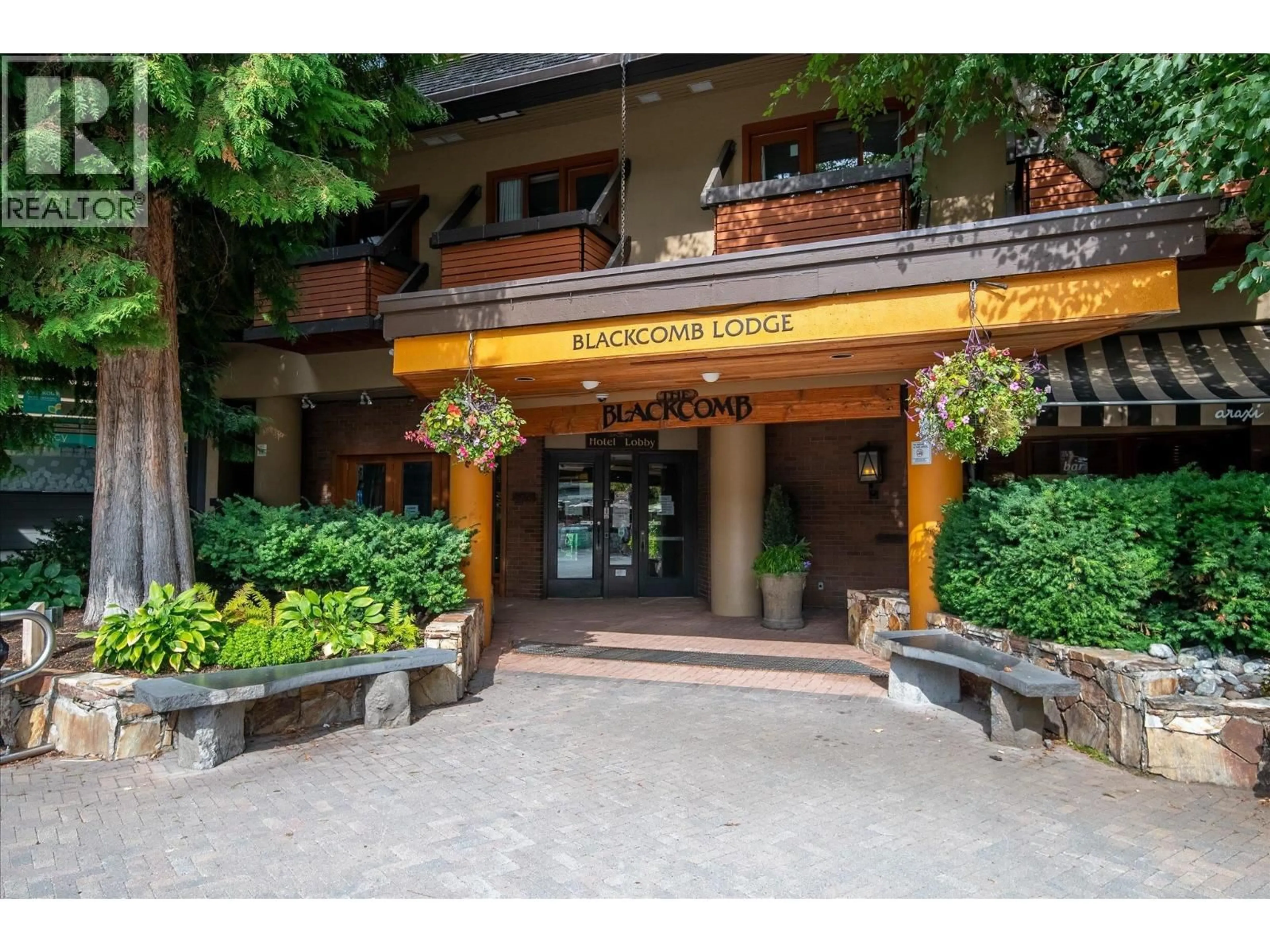 Indoor foyer for 227 - 4220 GATEWAY DRIVE, Whistler British Columbia V8E0Z7