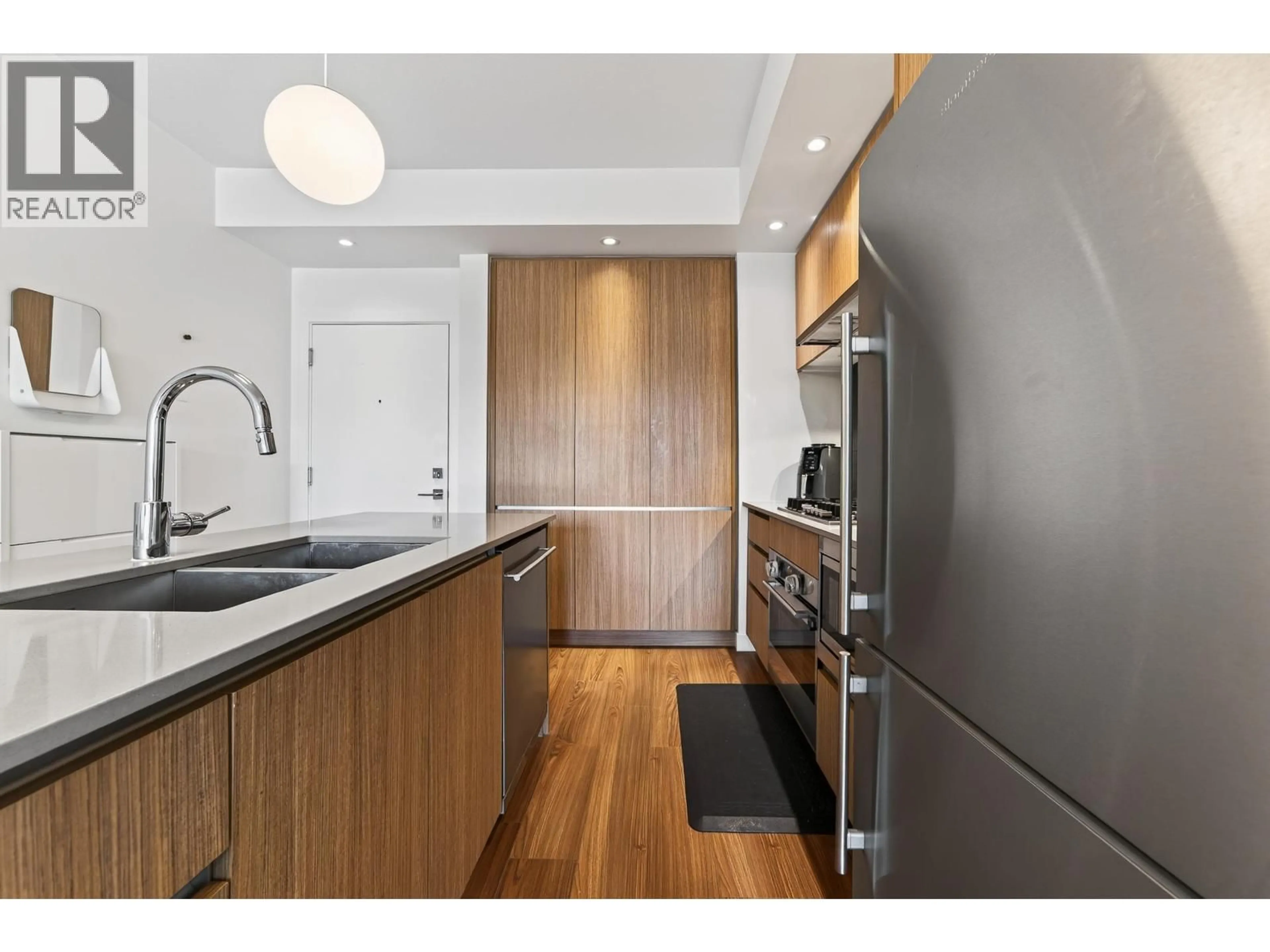 Standard kitchen, wood/laminate floor for 502 - 516 FOSTER AVENUE, Coquitlam British Columbia V3J0H8