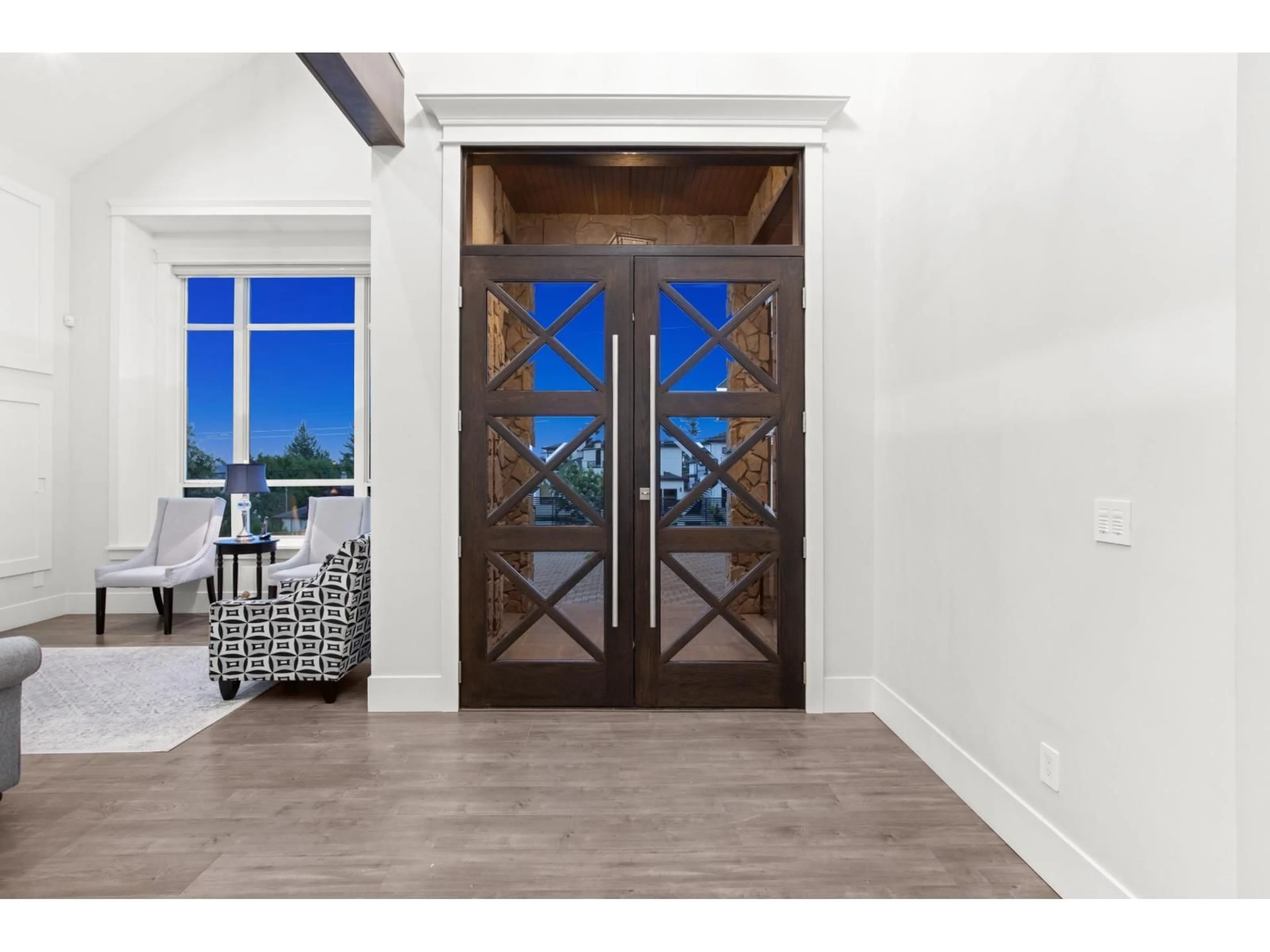 Indoor entryway for 19031 60B AVENUE, Surrey British Columbia V3S8C9