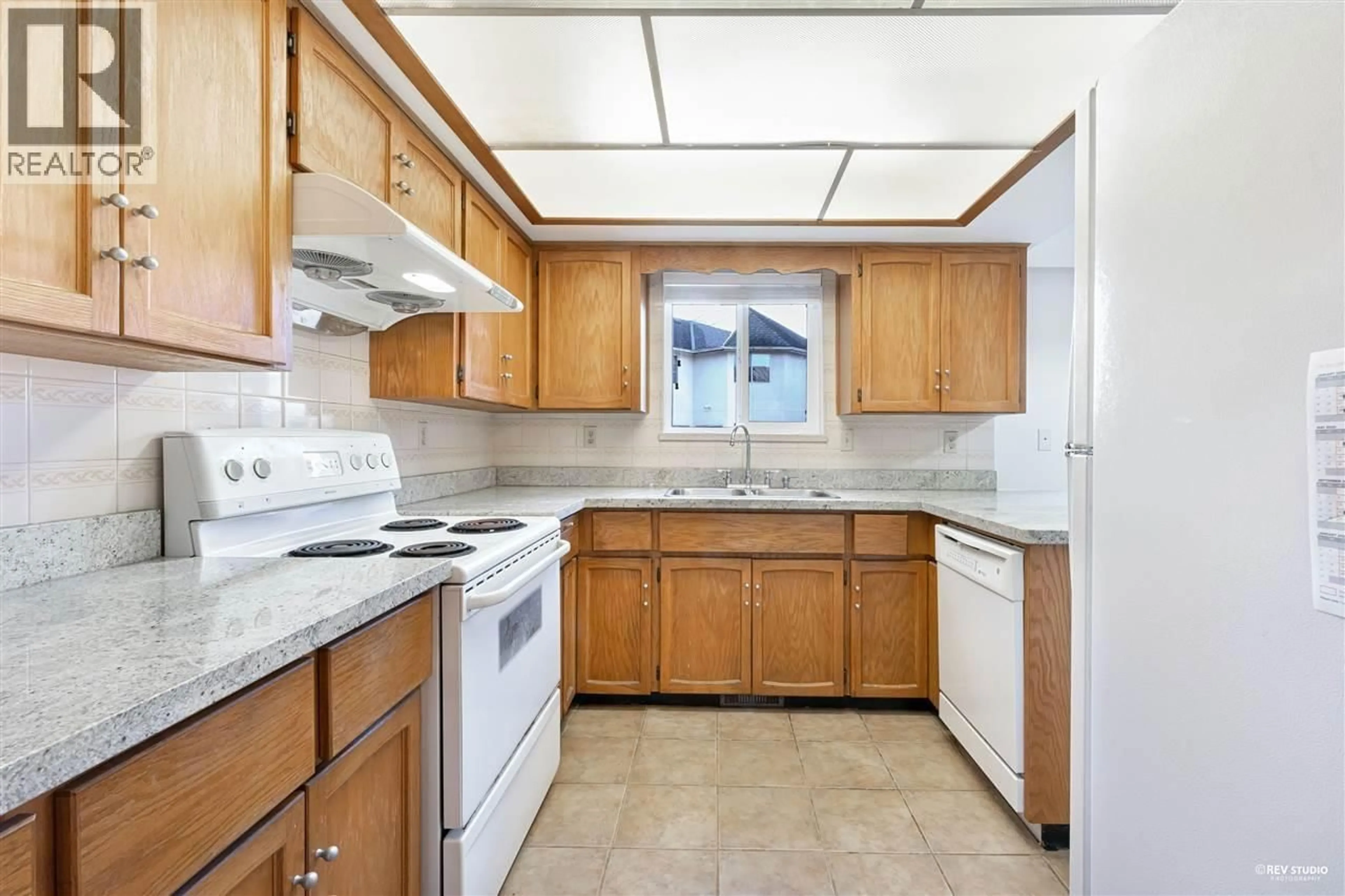 Standard kitchen, ceramic/tile floor for 9400 MCBURNEY DRIVE, Richmond British Columbia V6Y3C6