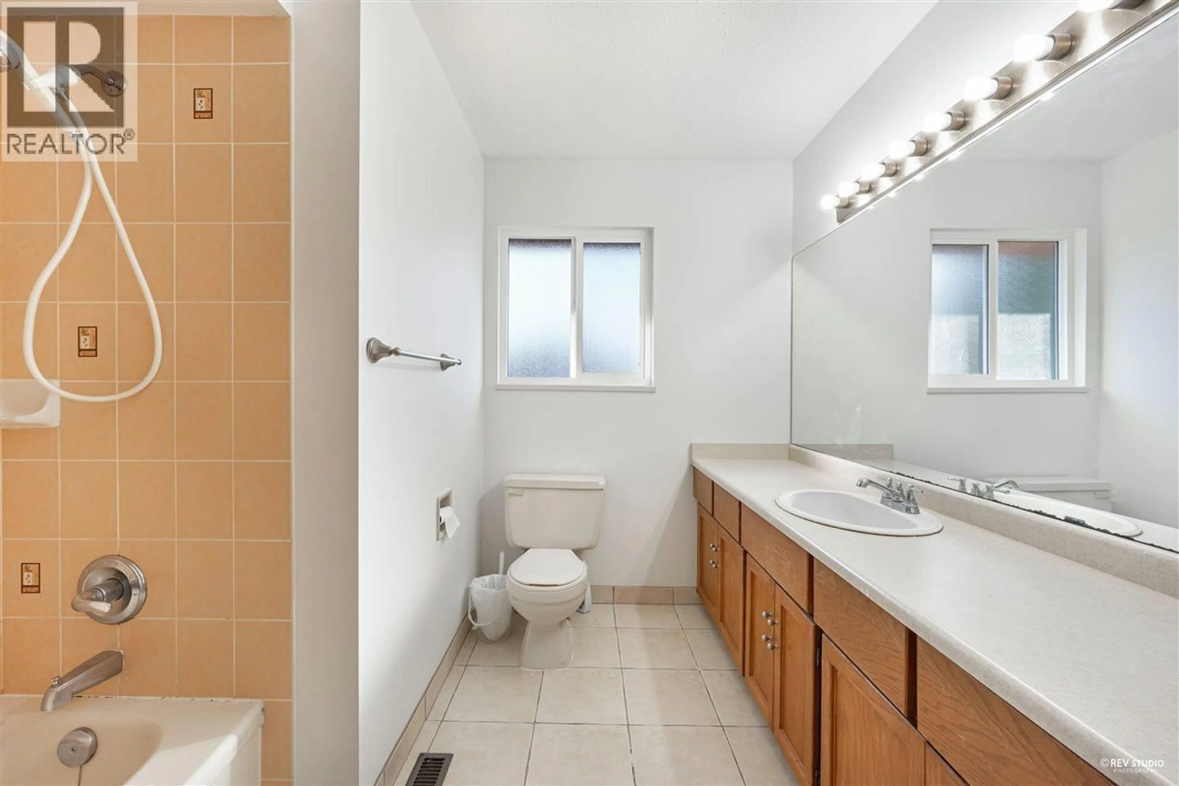 Standard bathroom, ceramic/tile floor for 9400 MCBURNEY DRIVE, Richmond British Columbia V6Y3C6