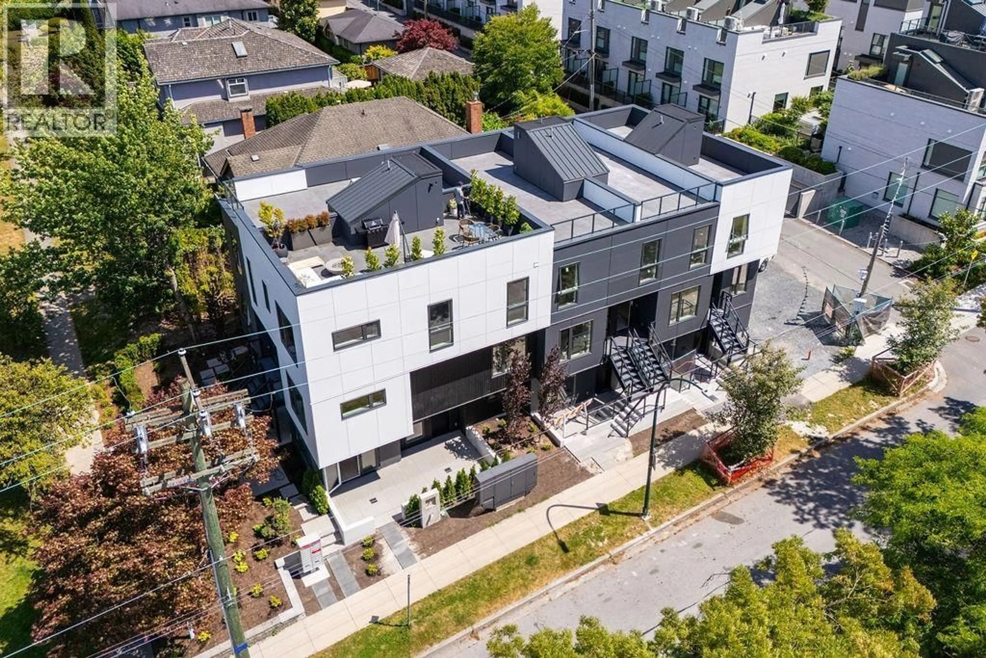 A pic from outside/outdoor area/front of a property/back of a property/a pic from drone, unknown for 4522 HEATHER STREET, Vancouver British Columbia V5Z2H9