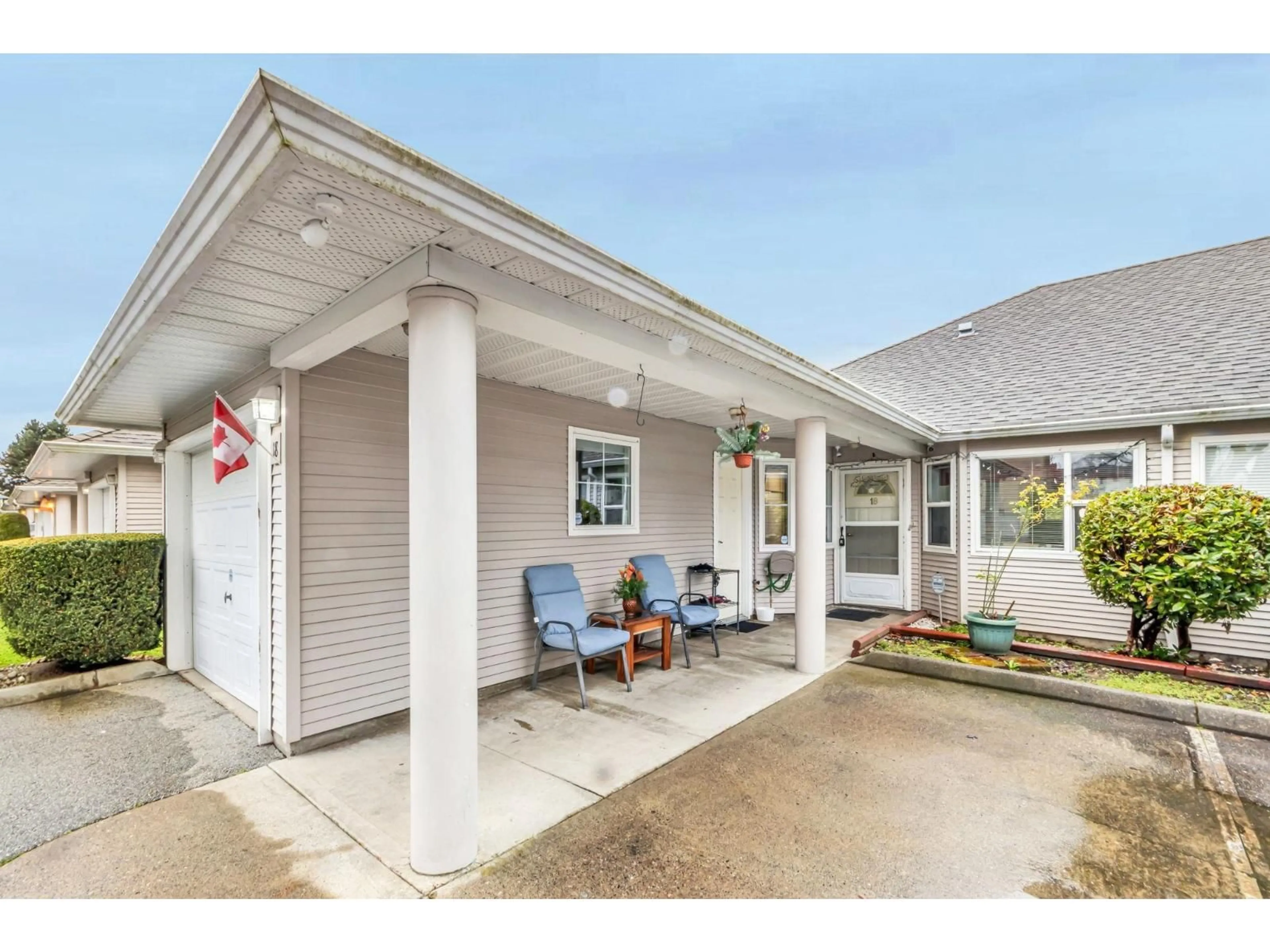 Home with vinyl exterior material, street for 18 - 7127 124 STREET AVENUE, Surrey British Columbia V3W3W9