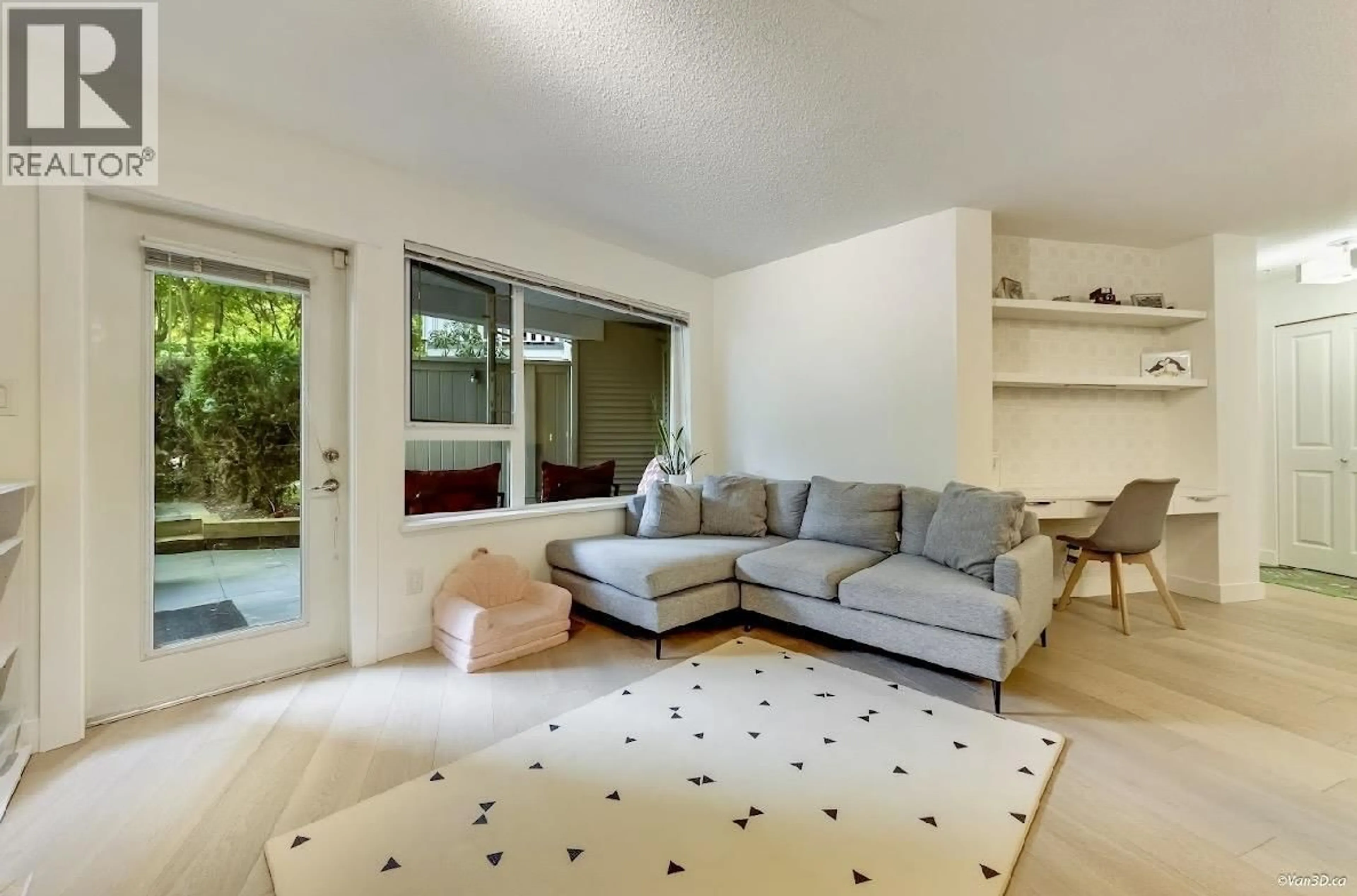 Living room with furniture, carpet floor for 116 - 4723 DAWSON STREET, Burnaby British Columbia V5C0A7