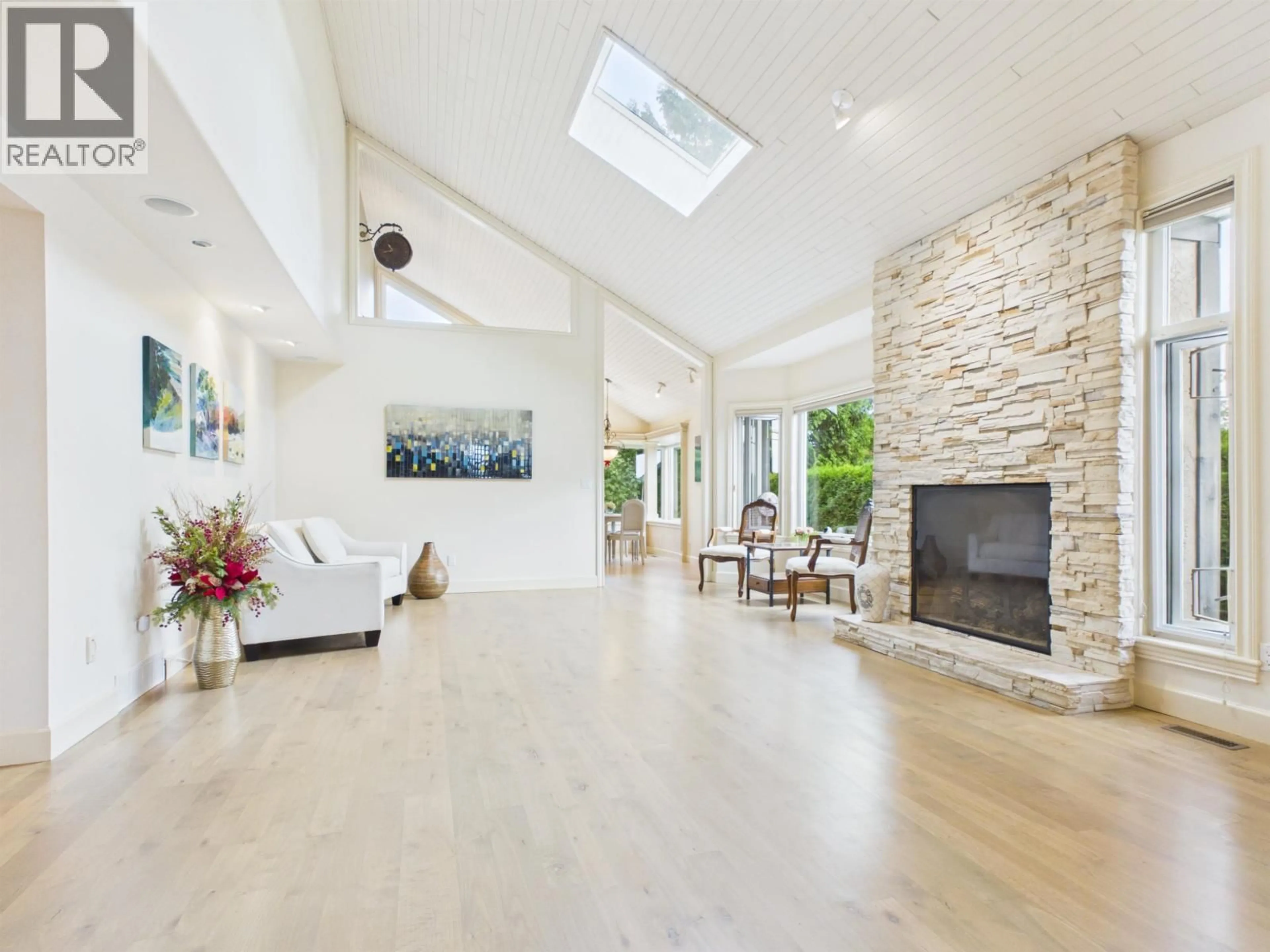 Indoor foyer for 2779 SYLVAN PLACE, Coquitlam British Columbia V3C5A6