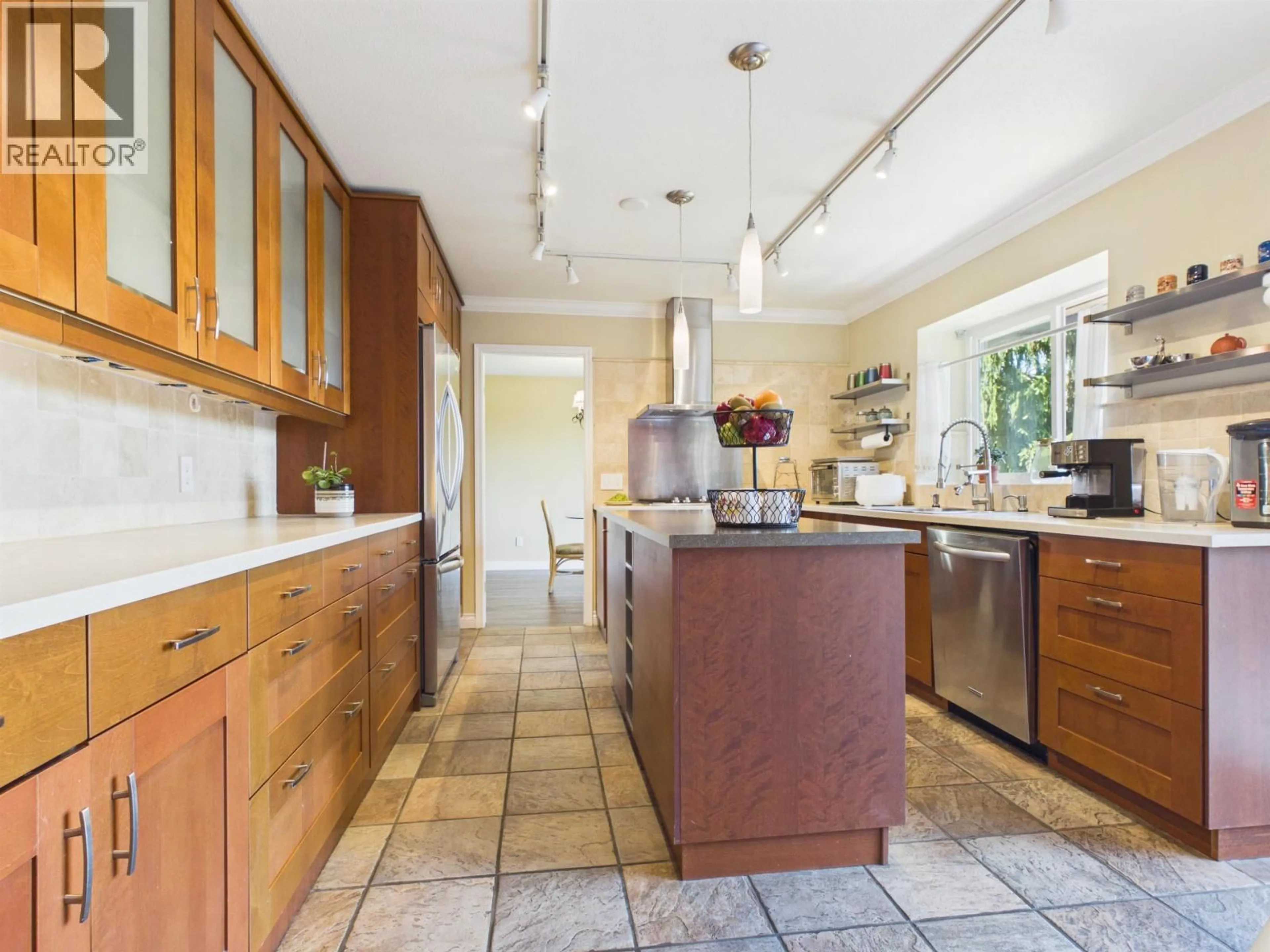 Open concept kitchen, ceramic/tile floor for 487 ALOUETTE DRIVE, Coquitlam British Columbia V3C4Y7