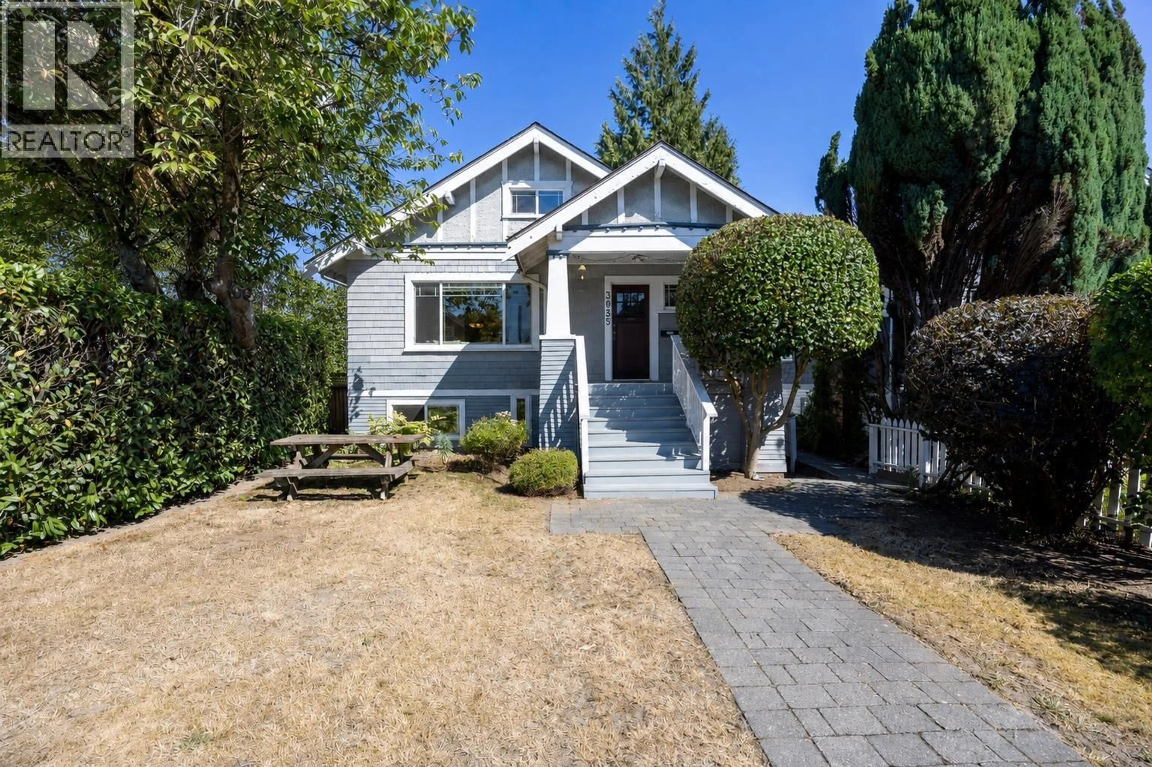 Home with vinyl exterior material, street for 3035 5TH AVENUE, Vancouver British Columbia V6K1T8