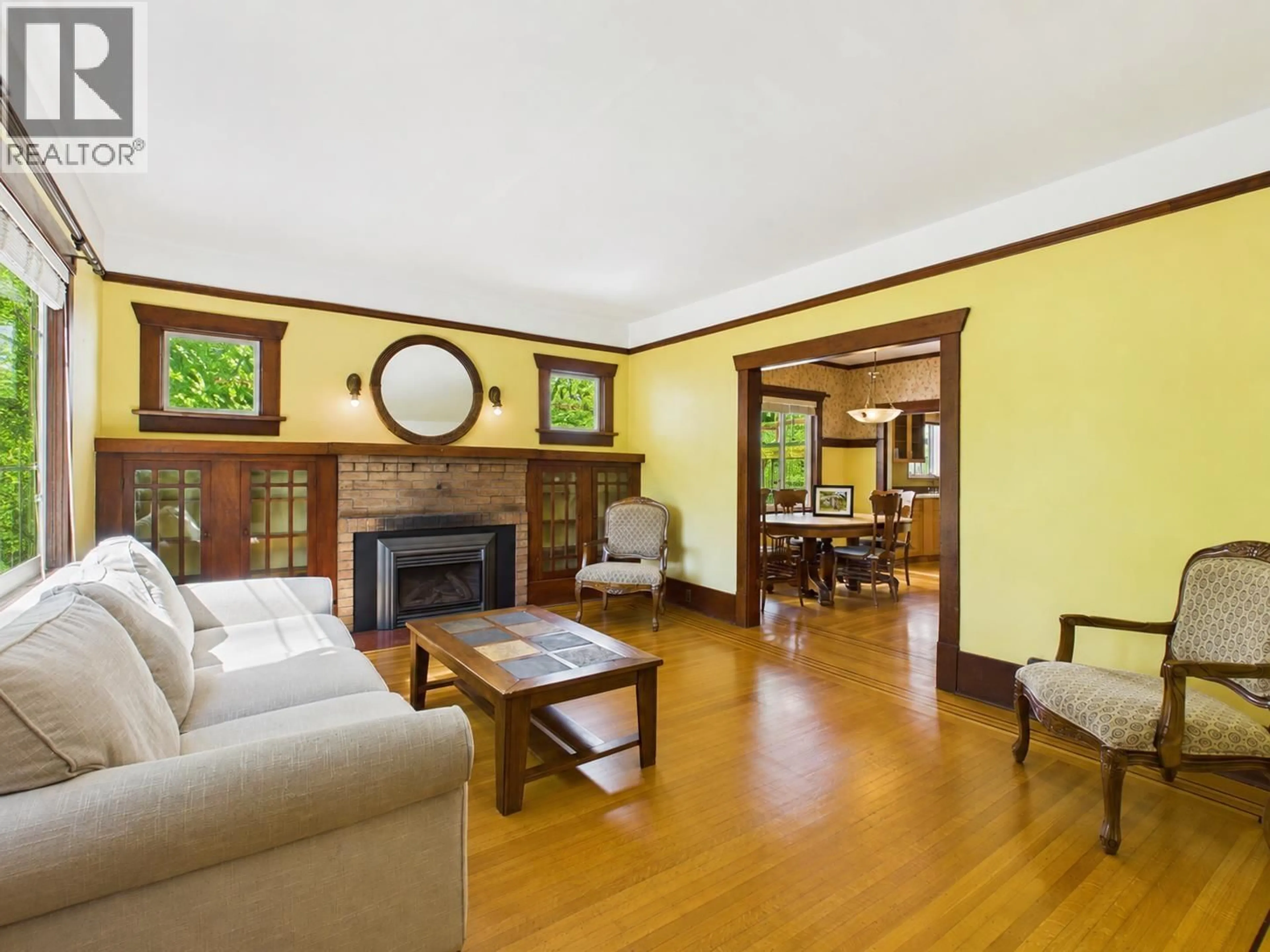 Living room with furniture, wood/laminate floor for 3035 5TH AVENUE, Vancouver British Columbia V6K1T8