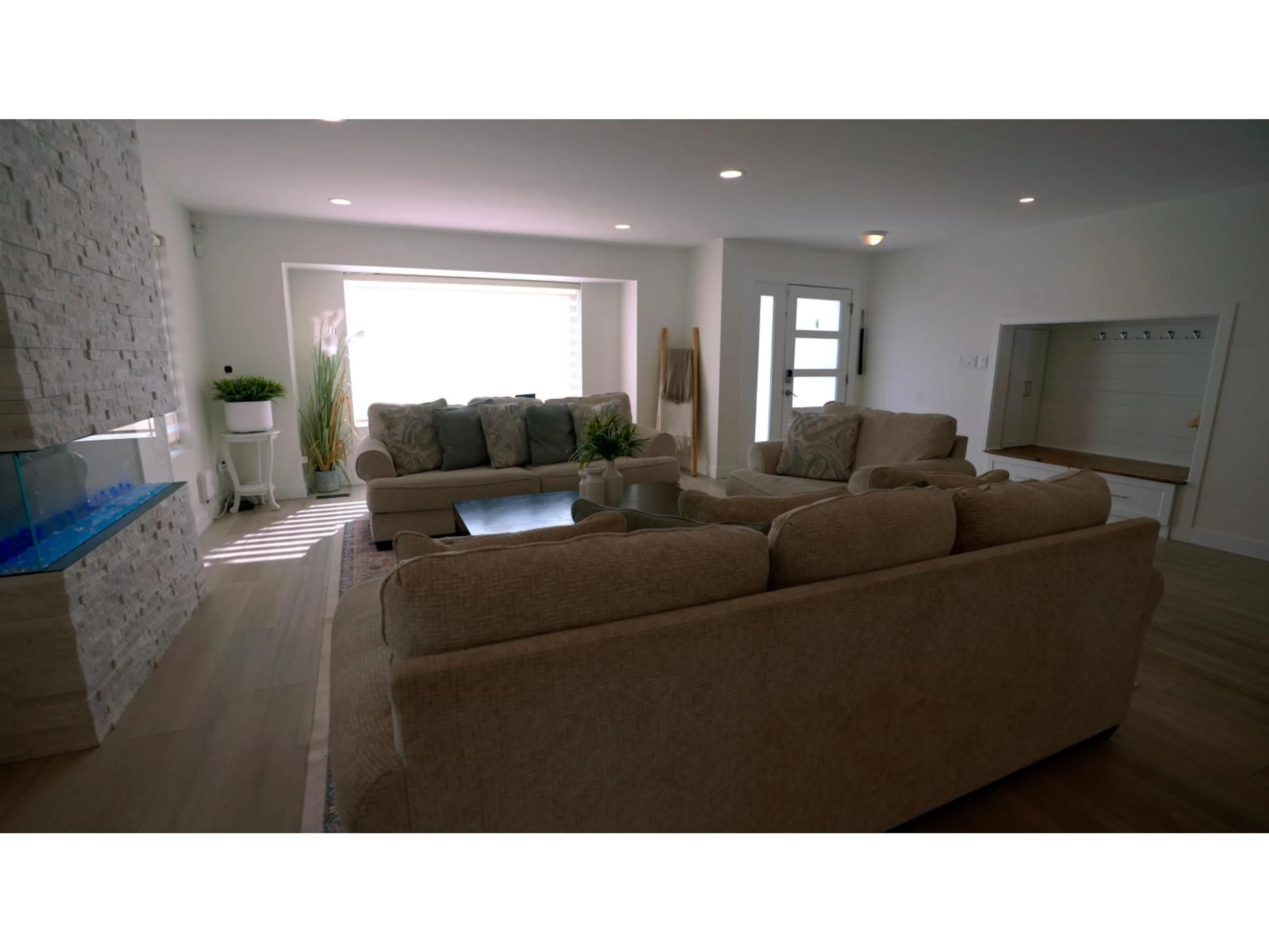 Living room with furniture, unknown for 2461 GROSVENOR PLACE, Abbotsford British Columbia V2S6R5
