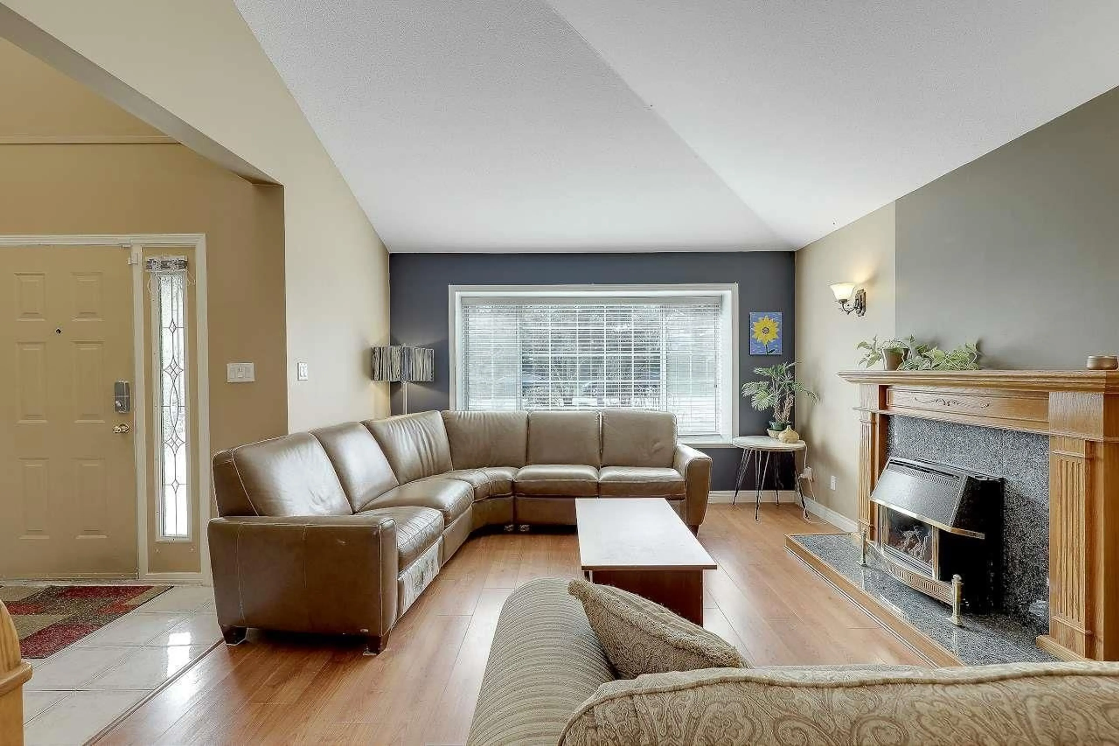 Living room with furniture, unknown for 9312 163 STREET, Surrey British Columbia V4N3C9
