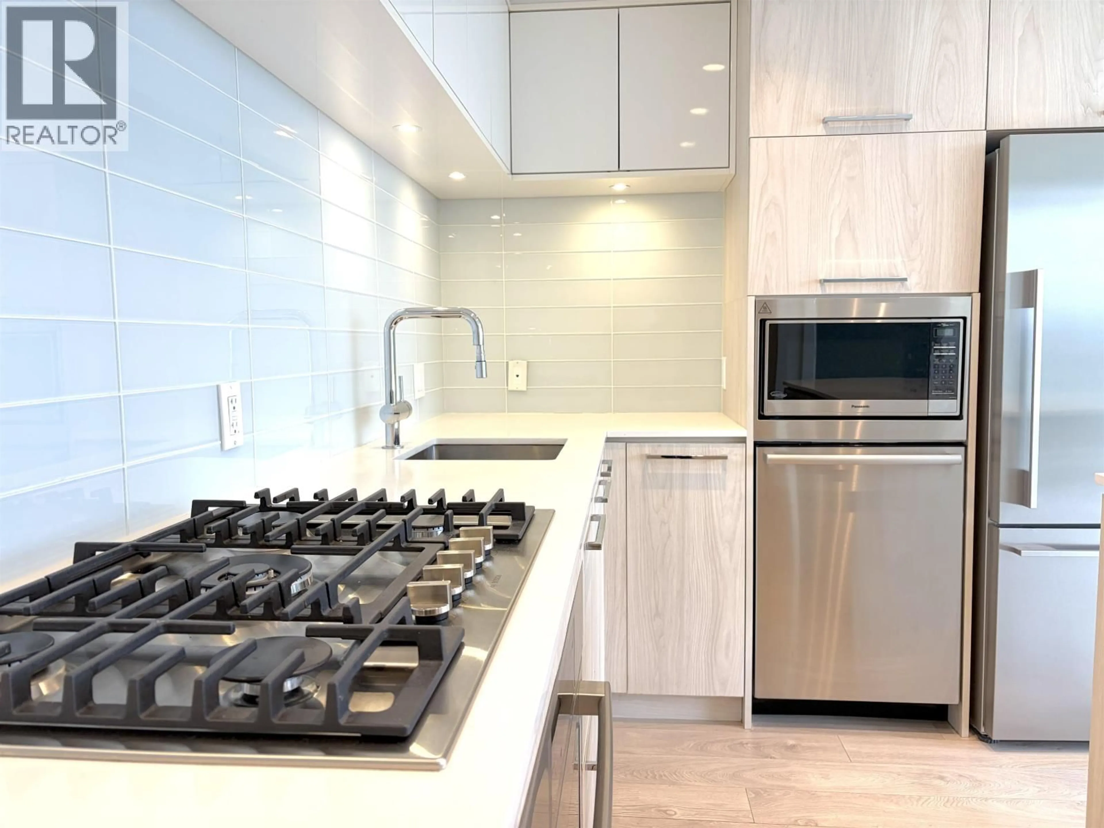 Contemporary kitchen, ceramic/tile floor for 1502 - 680 SEYLYNN CRESCENT, North Vancouver British Columbia V7J0B5