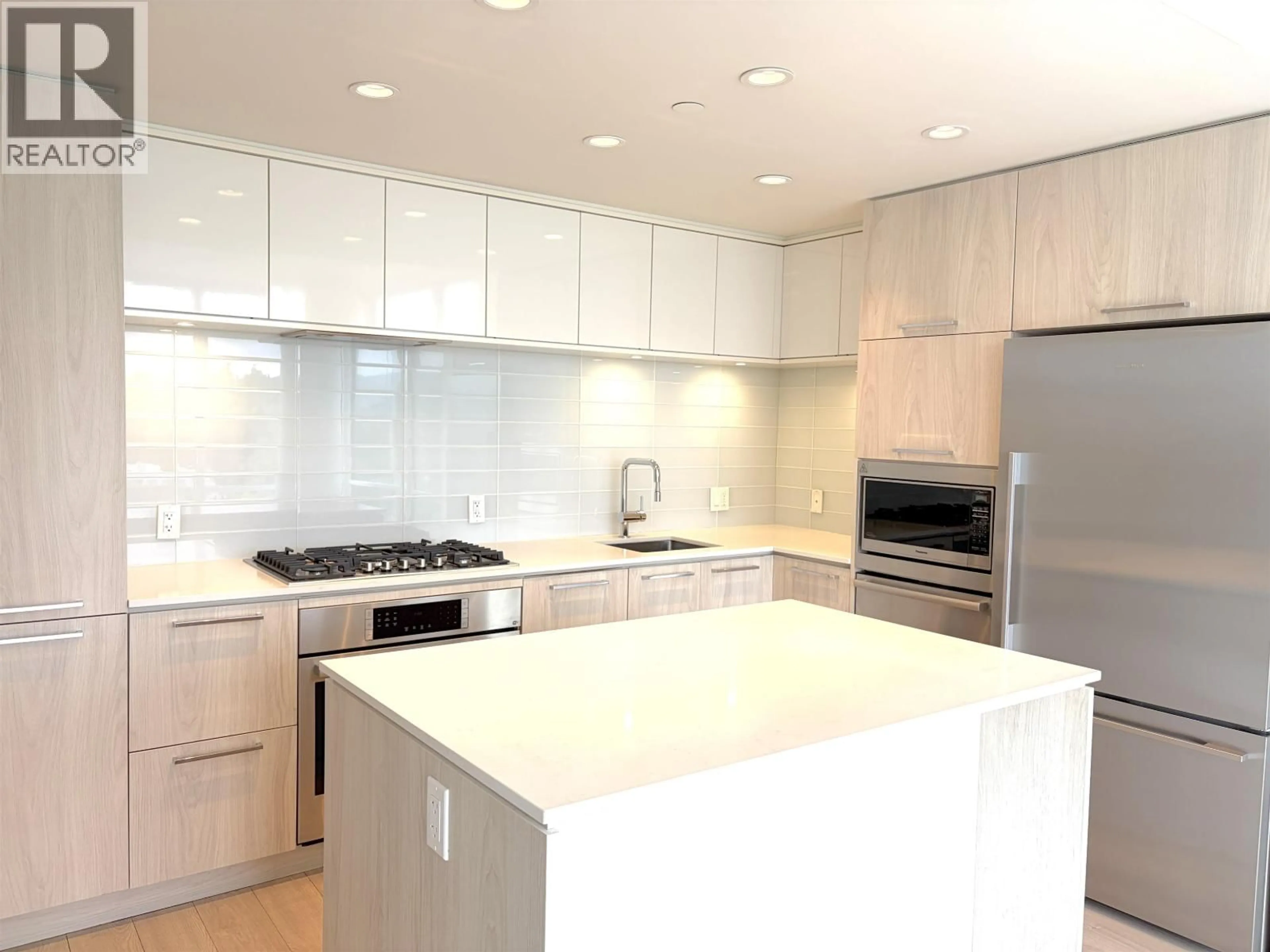 Contemporary kitchen, ceramic/tile floor for 1502 - 680 SEYLYNN CRESCENT, North Vancouver British Columbia V7J0B5