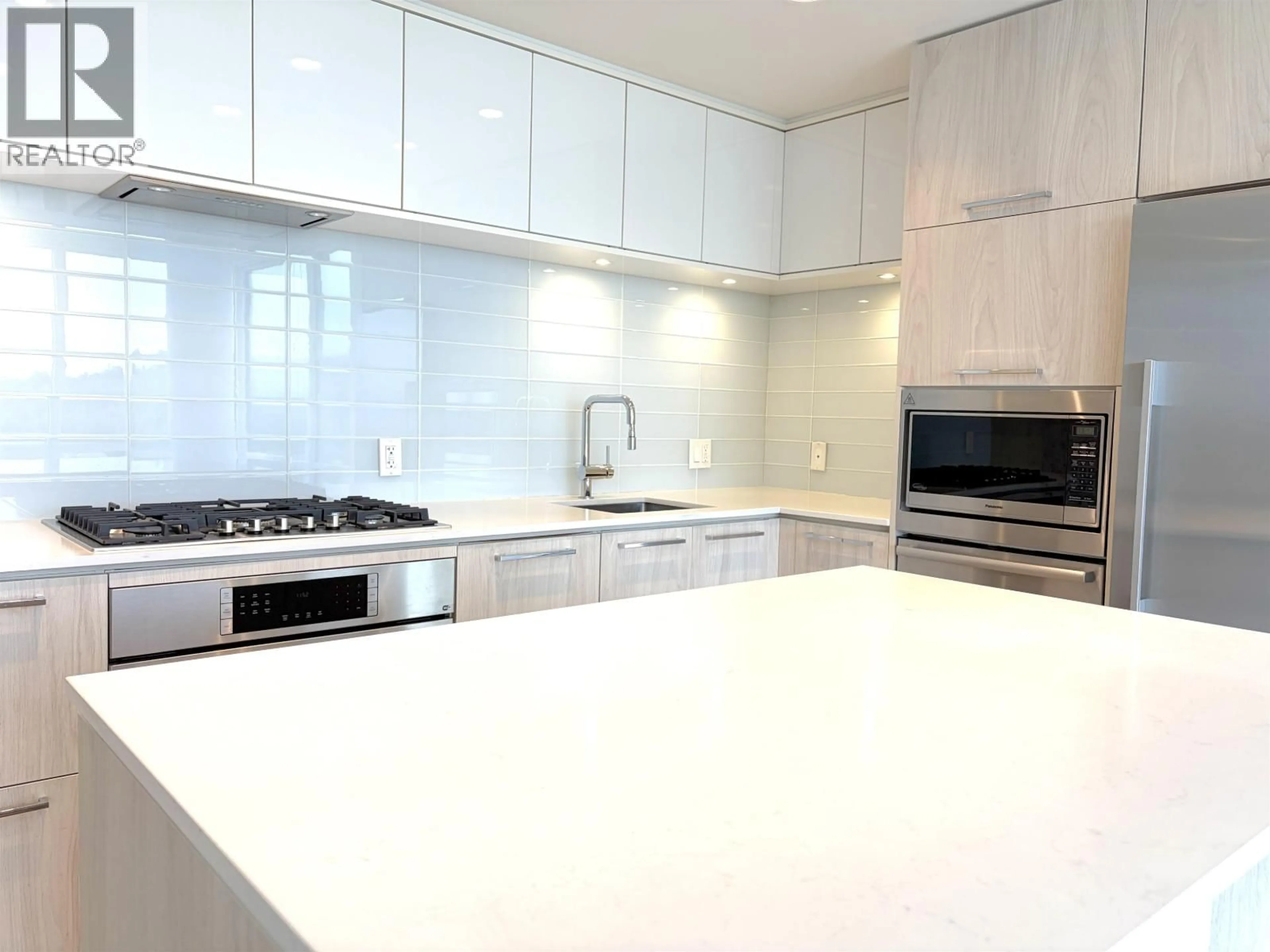 Contemporary kitchen, ceramic/tile floor for 1502 - 680 SEYLYNN CRESCENT, North Vancouver British Columbia V7J0B5
