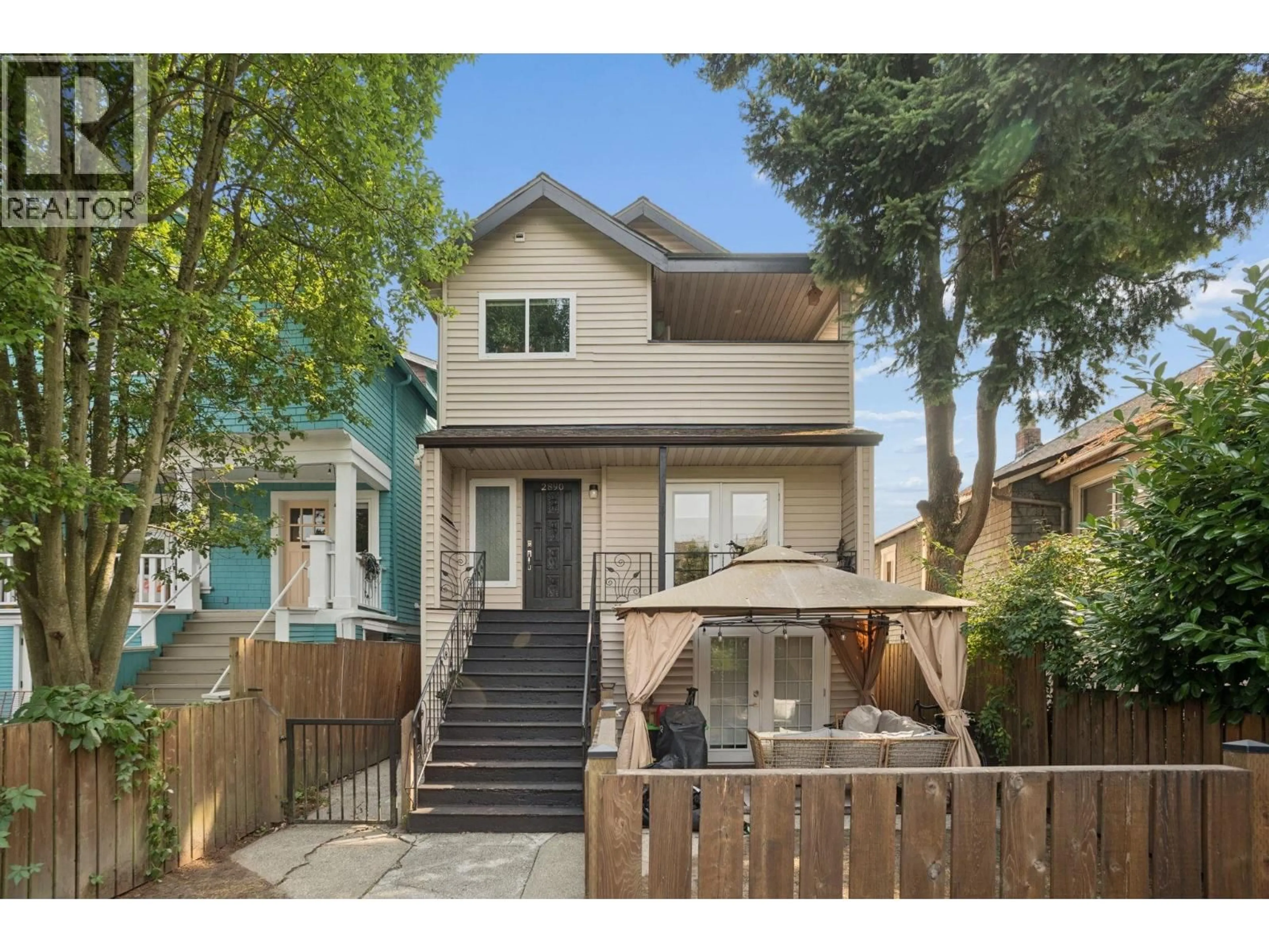 Home with vinyl exterior material, street for 2890 8TH AVENUE, Vancouver British Columbia V6K2B9