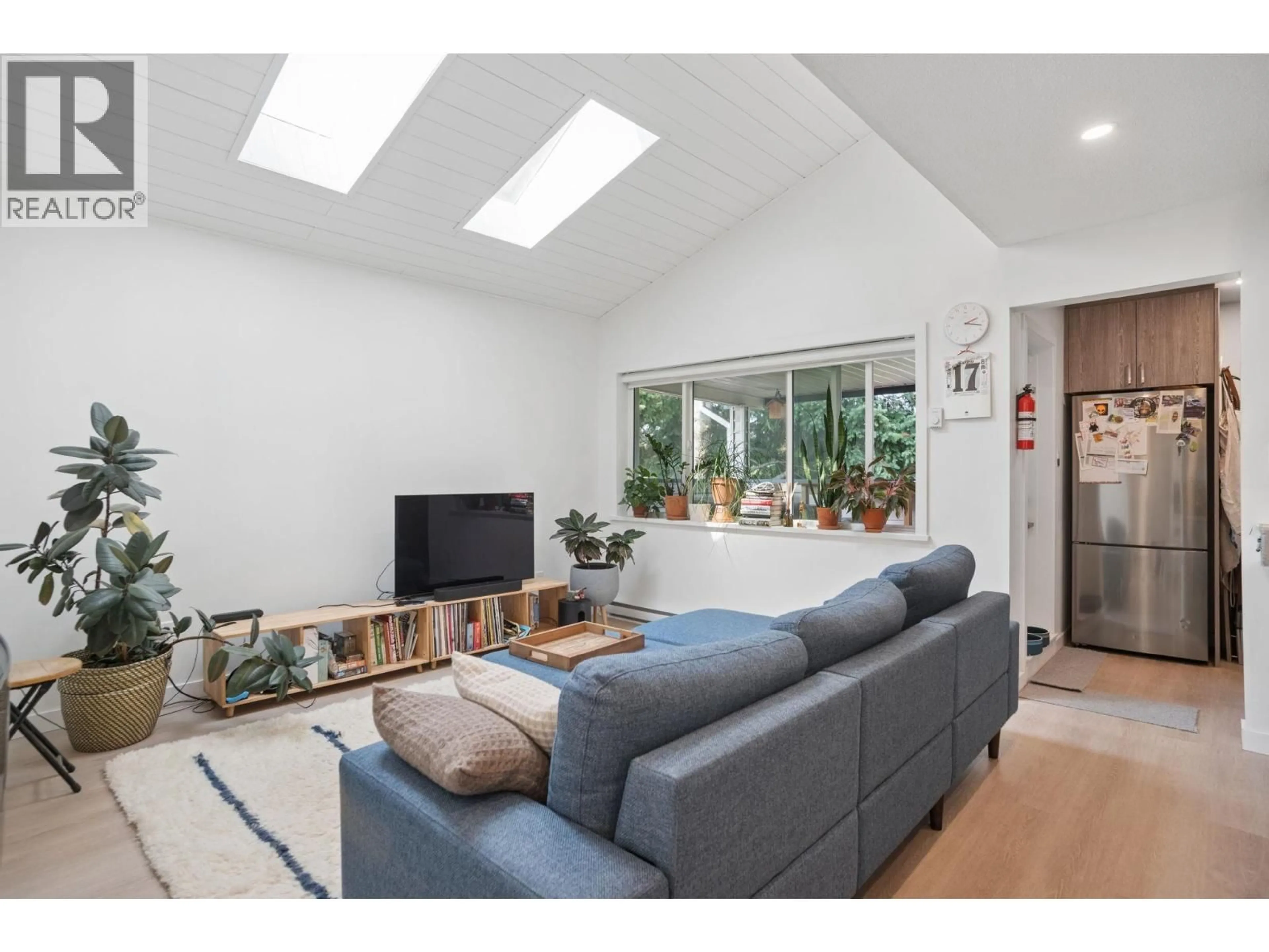 Living room with furniture, unknown for 2890 8TH AVENUE, Vancouver British Columbia V6K2B9