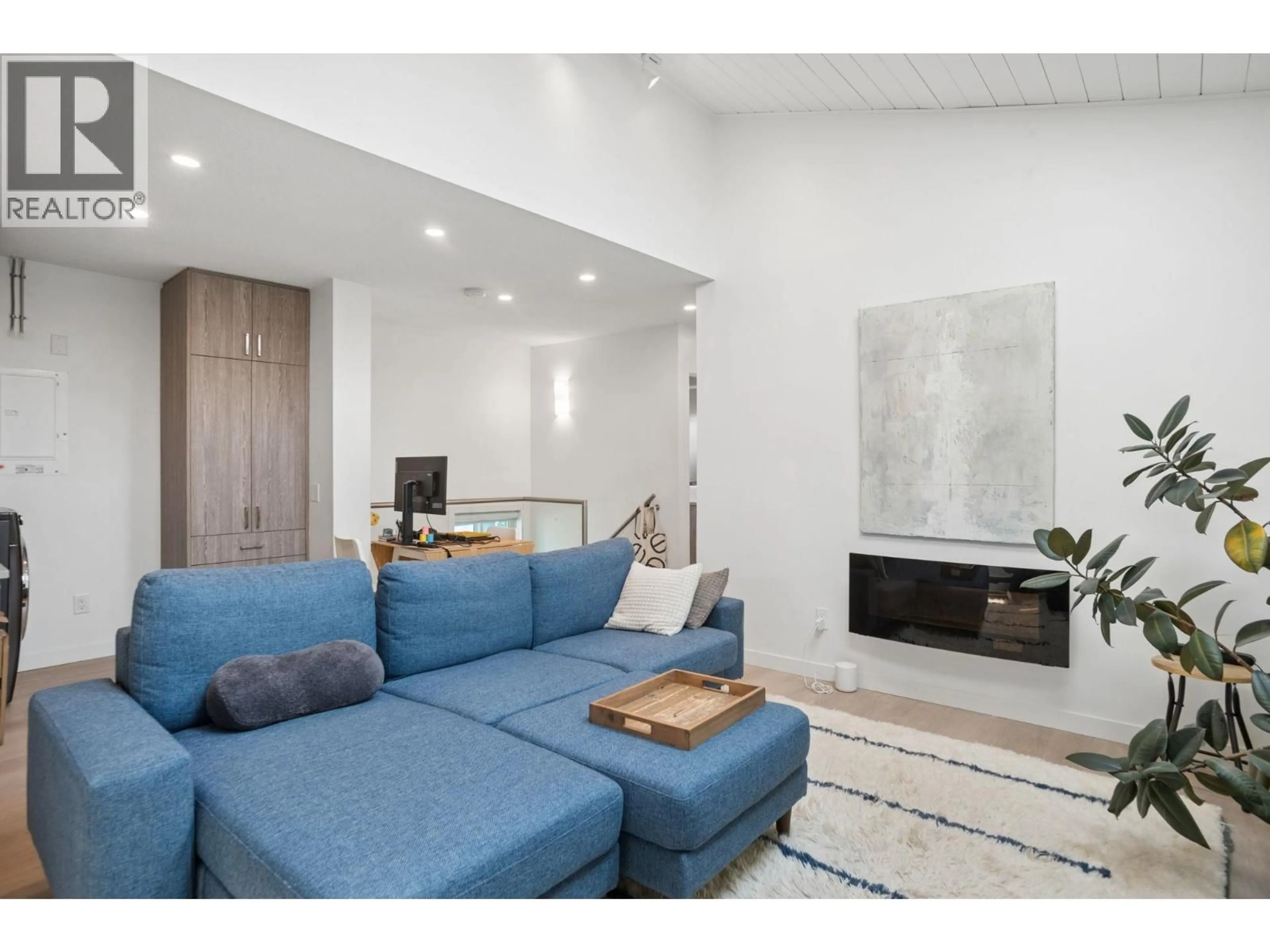 Living room with furniture, unknown for 2890 8TH AVENUE, Vancouver British Columbia V6K2B9