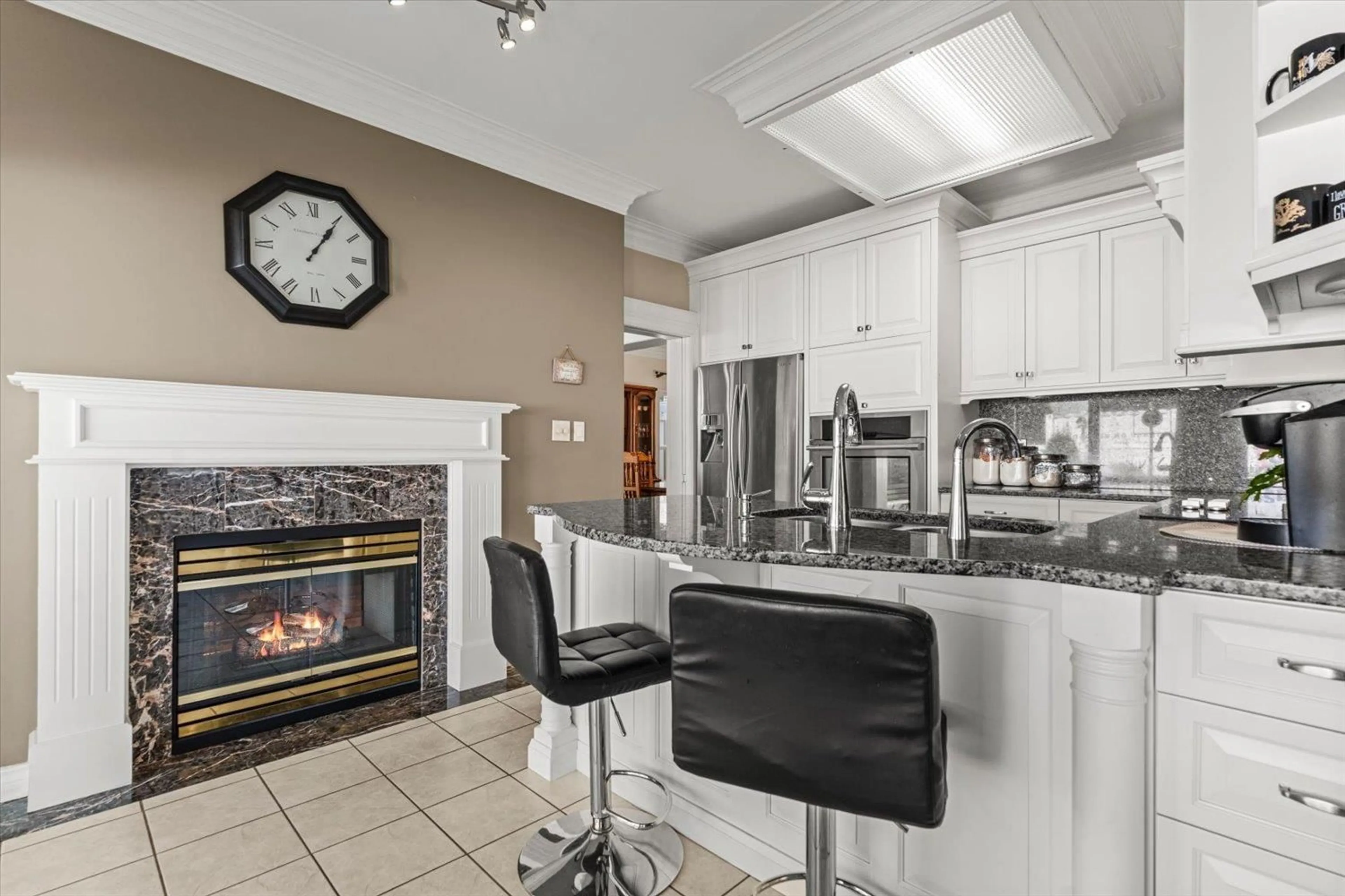 Open concept kitchen, ceramic/tile floor for 191 - 8485 YOUNG ROAD, Chilliwack British Columbia V2P7Y7