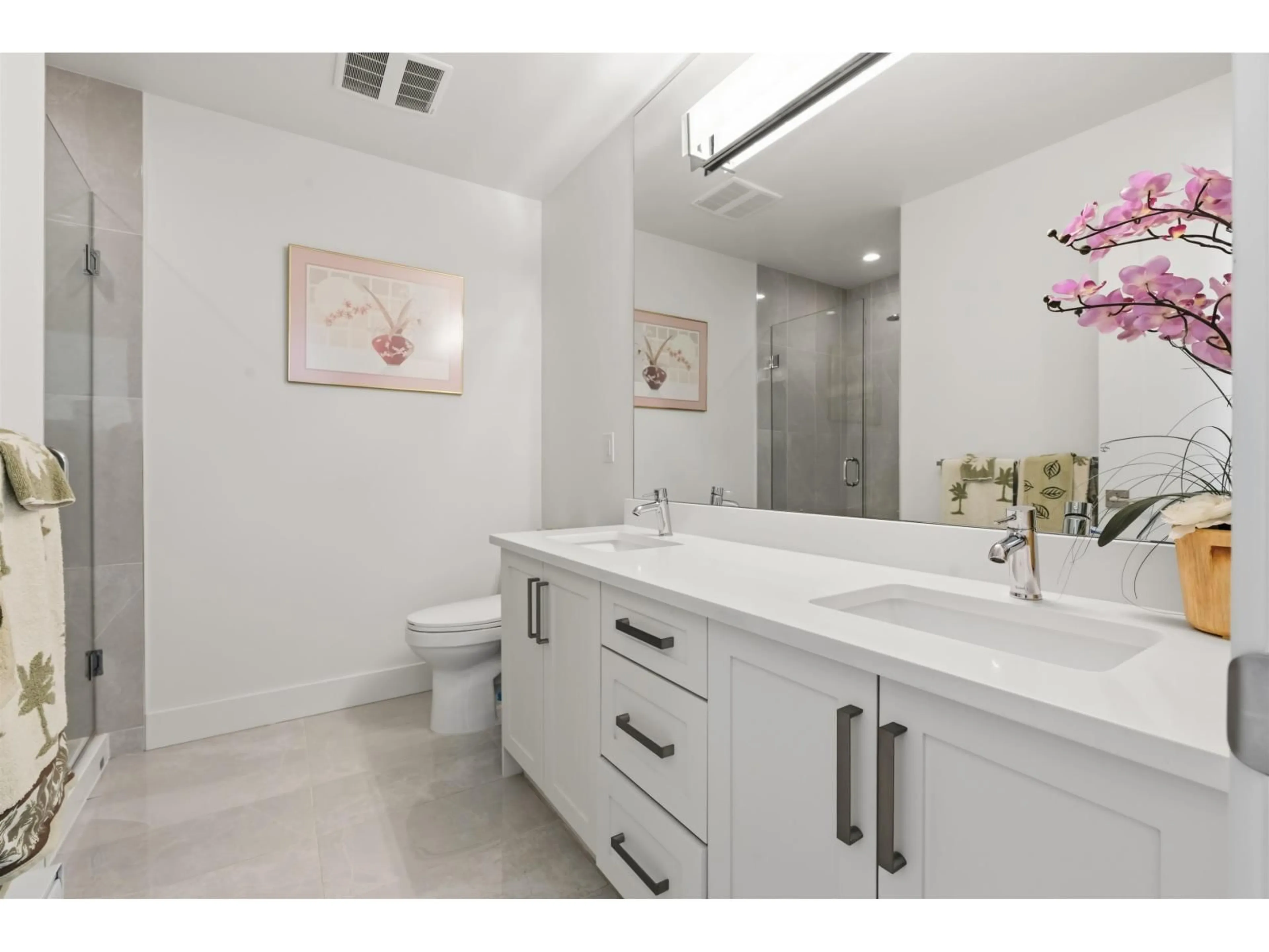 Contemporary bathroom, ceramic/tile floor for 36 - 14499 64 AVENUE, Surrey British Columbia V3S1X5