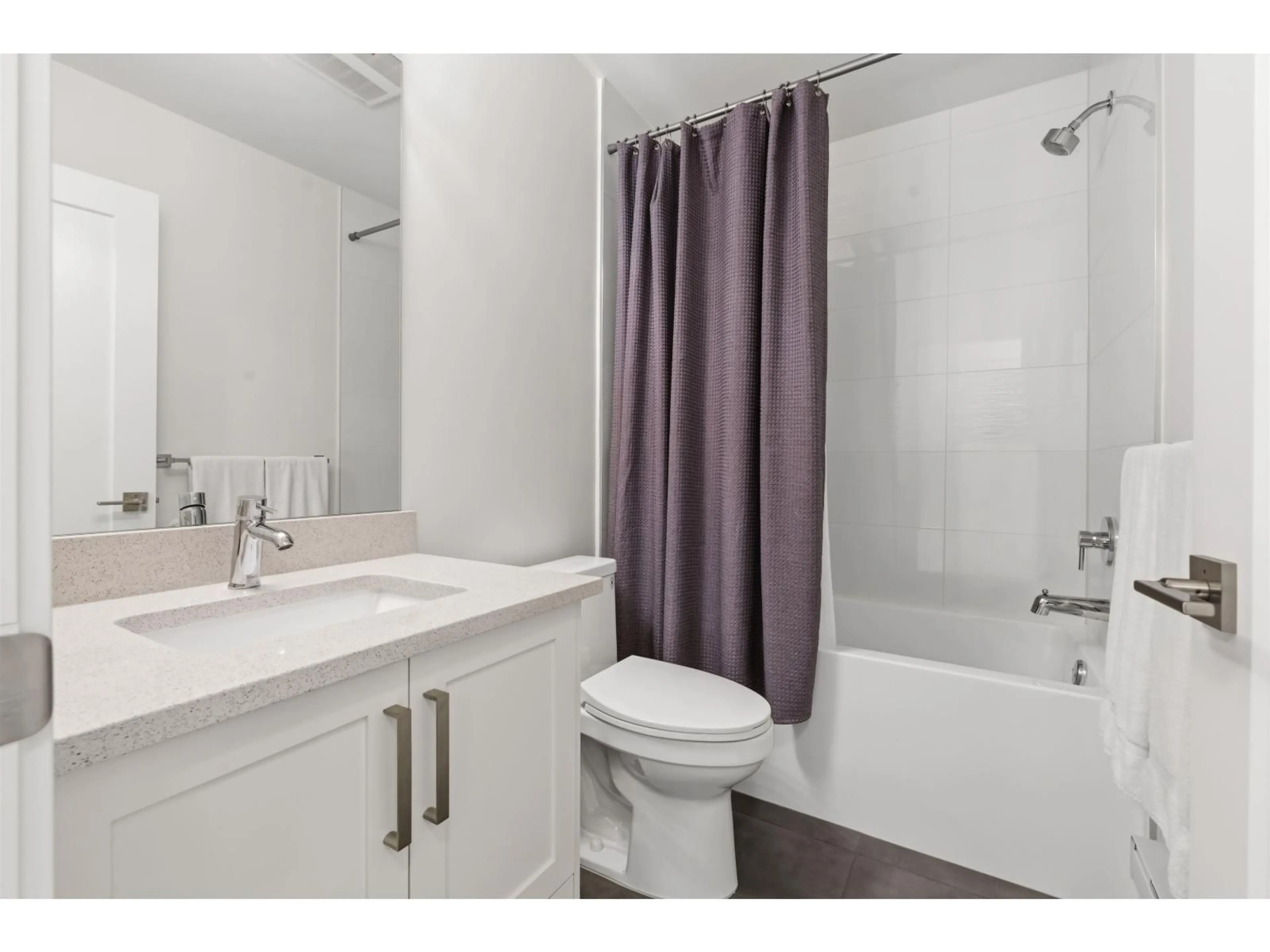 Standard bathroom, unknown for 36 - 14499 64 AVENUE, Surrey British Columbia V3S1X5