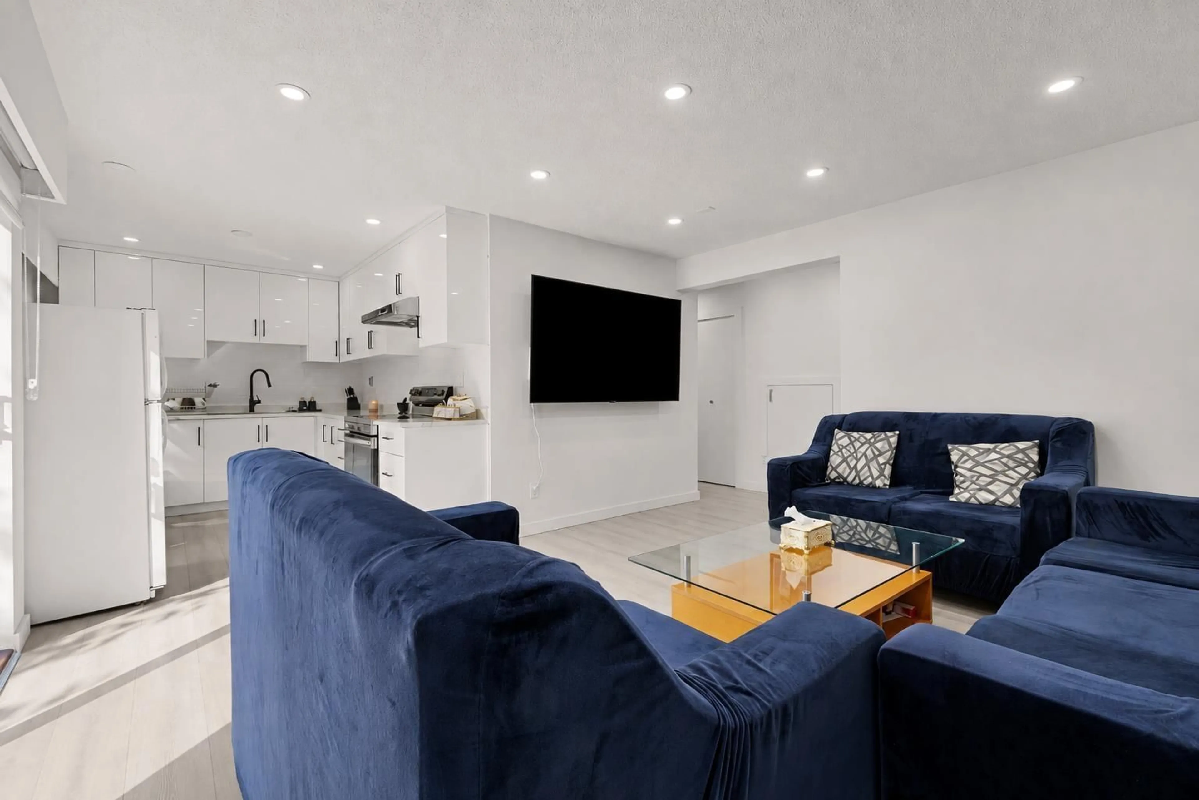 Living room with furniture, unknown for 47 - 9378 122 STREET, Surrey British Columbia V3V4L6