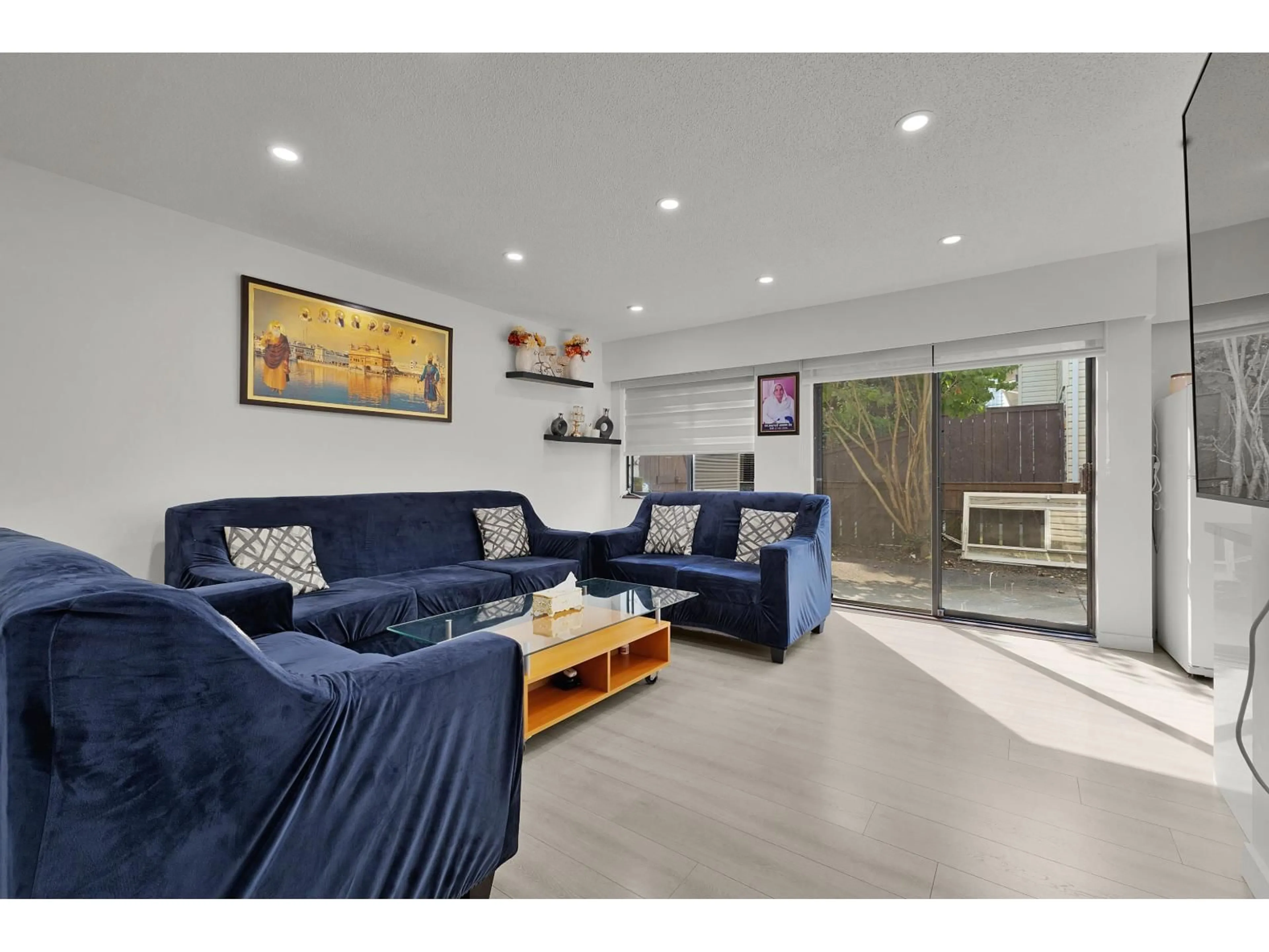 Living room with furniture, unknown for 47 - 9378 122 STREET, Surrey British Columbia V3V4L6