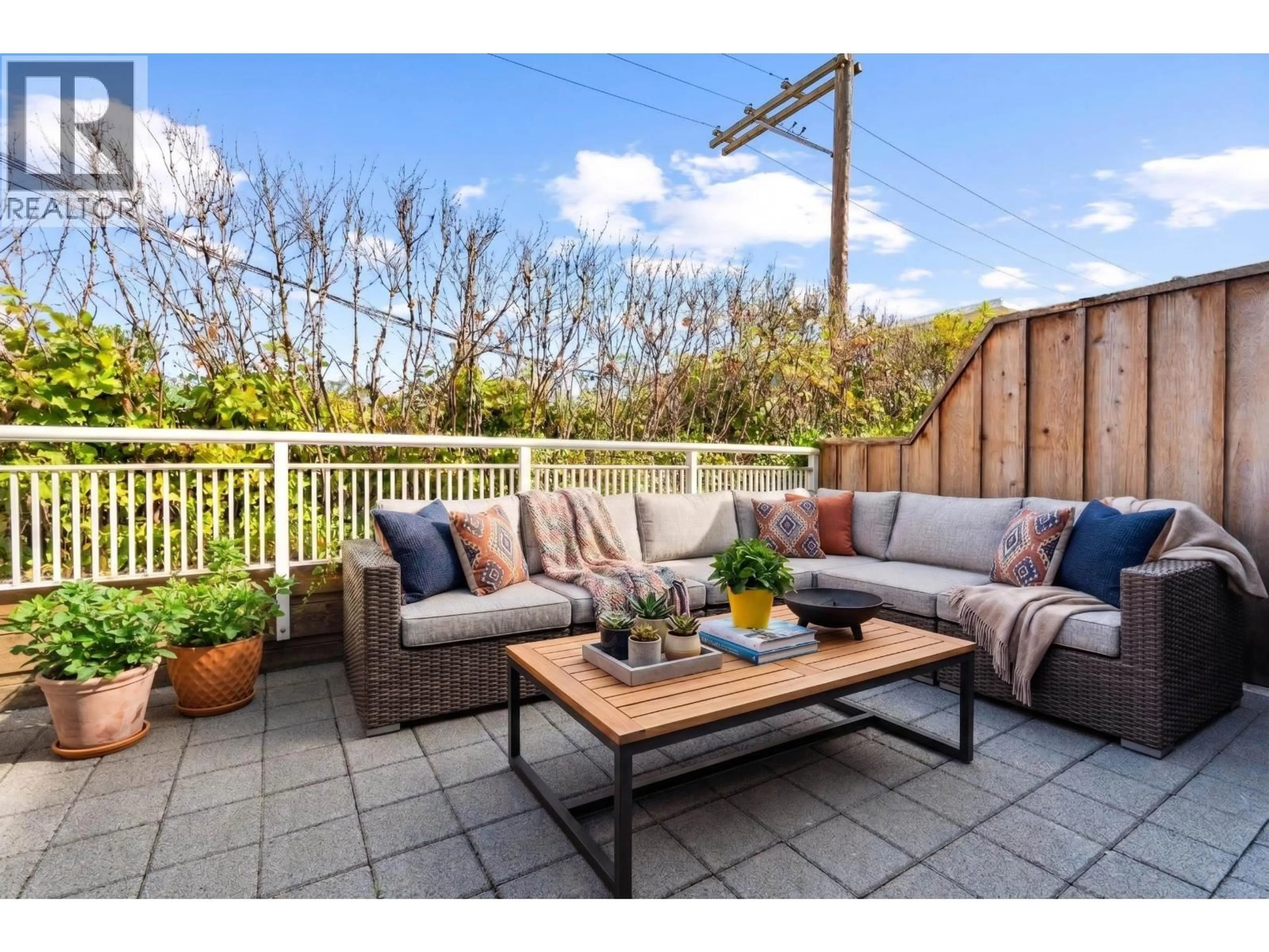 Patio, street for 330 - 5790 EAST BOULEVARD, Vancouver British Columbia V6M4M4