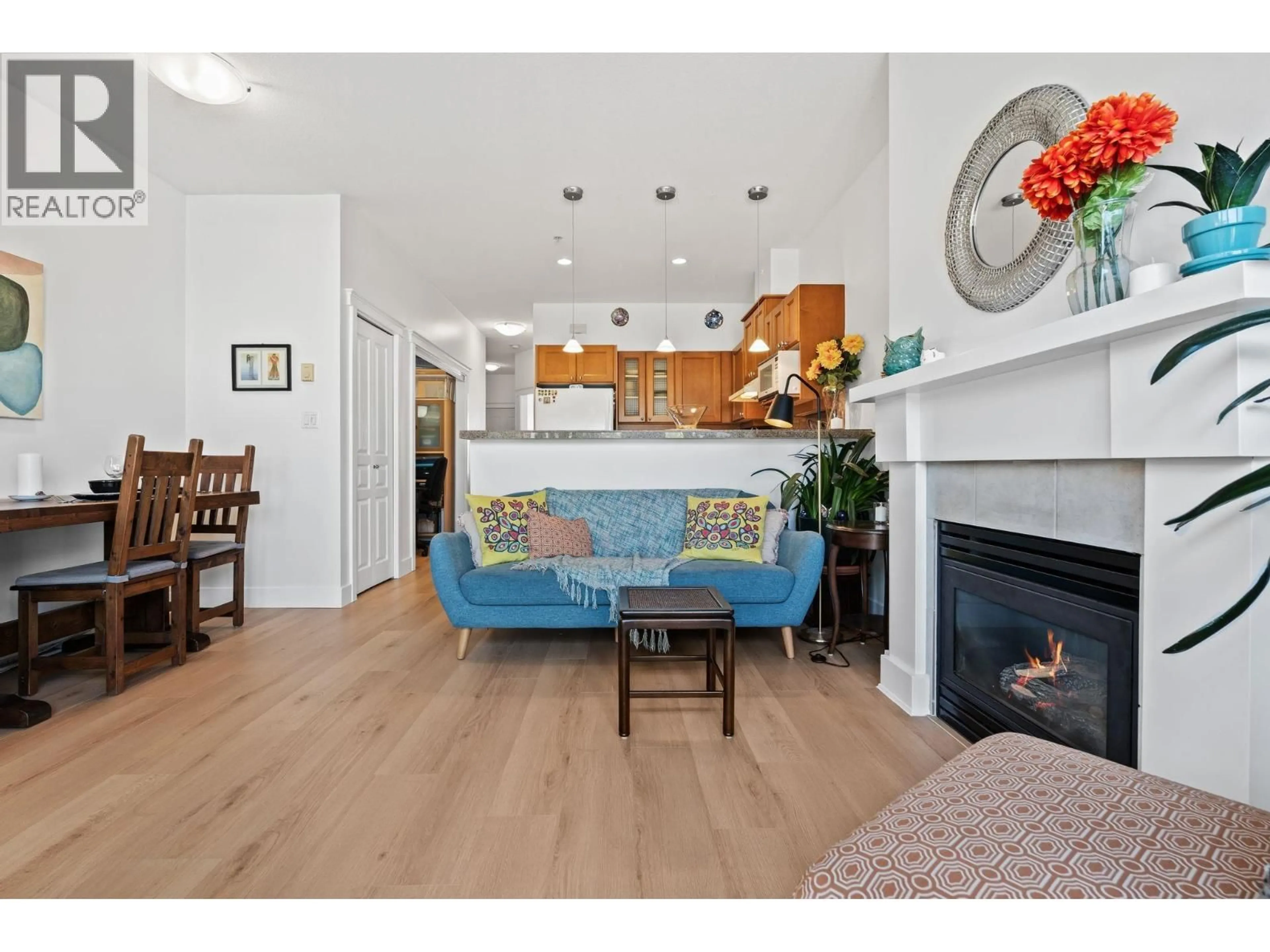 Living room with furniture, wood/laminate floor for 330 - 5790 EAST BOULEVARD, Vancouver British Columbia V6M4M4