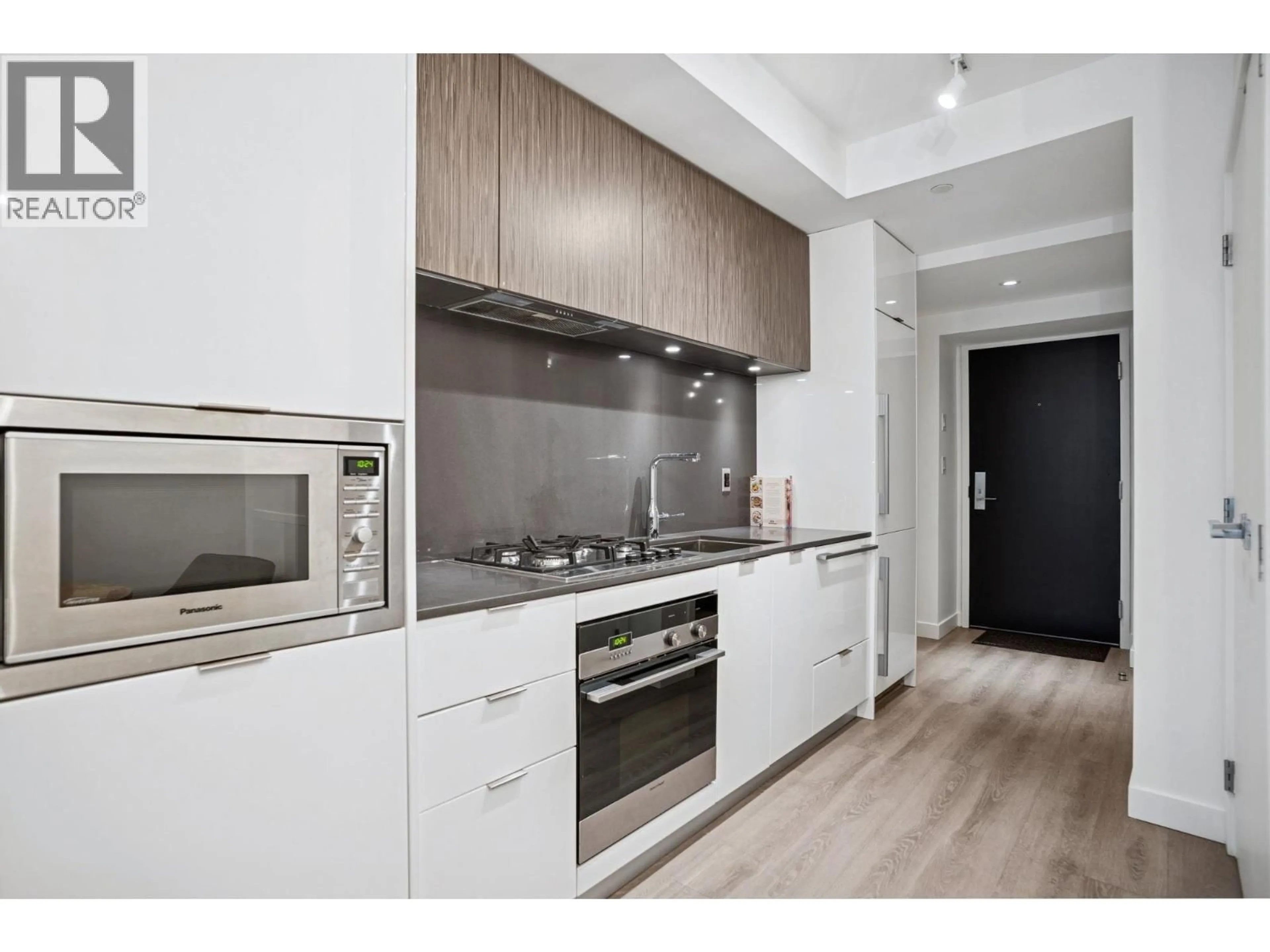 Standard kitchen, wood/laminate floor for 507 - 209 7TH AVENUE, Vancouver British Columbia V5T0H3