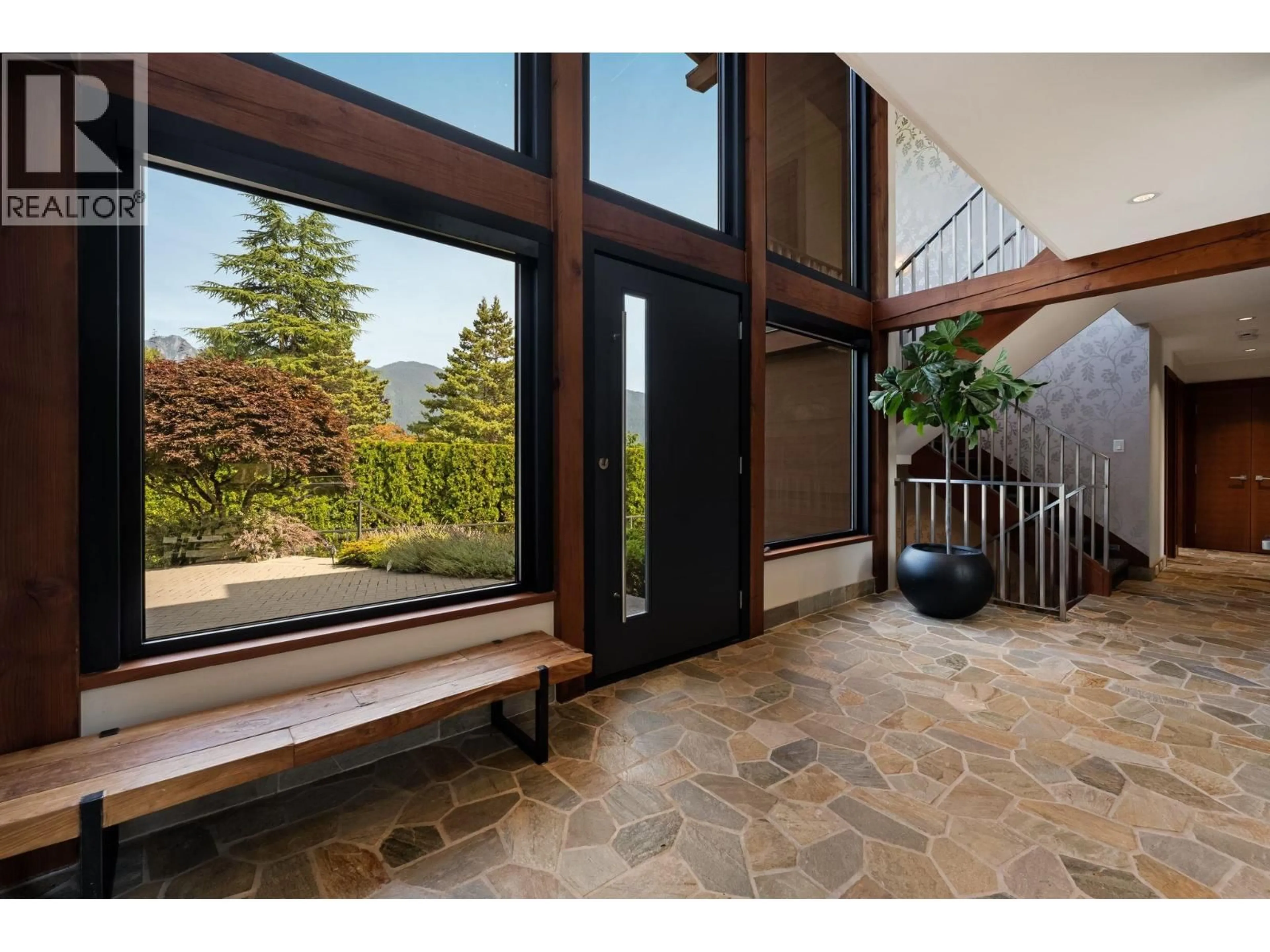 Indoor entryway for 865 ANDOVER CRESCENT, West Vancouver British Columbia V7S1Y5