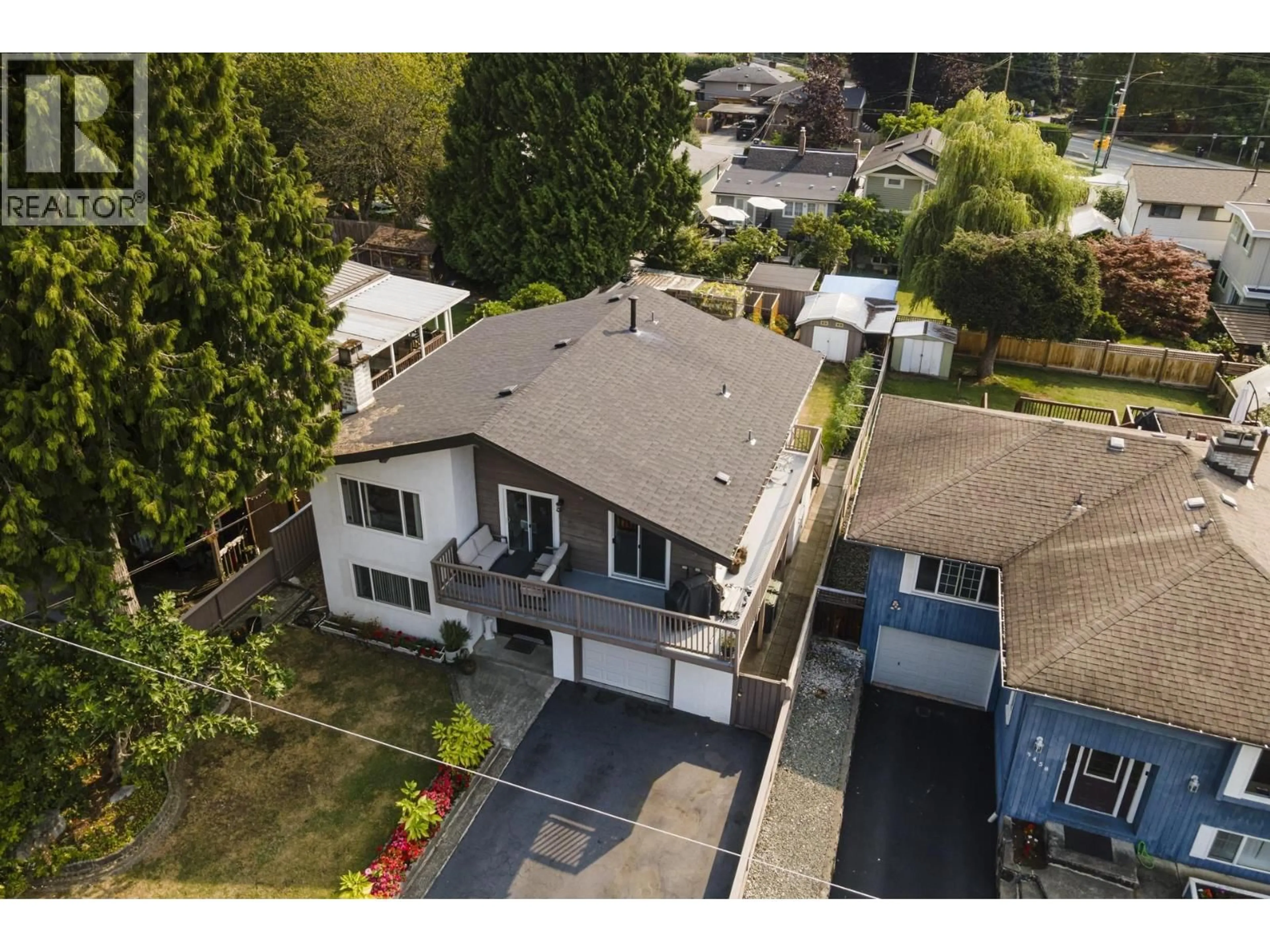 A pic from outside/outdoor area/front of a property/back of a property/a pic from drone, street for 3466 UPTON ROAD, North Vancouver British Columbia V7K2M3