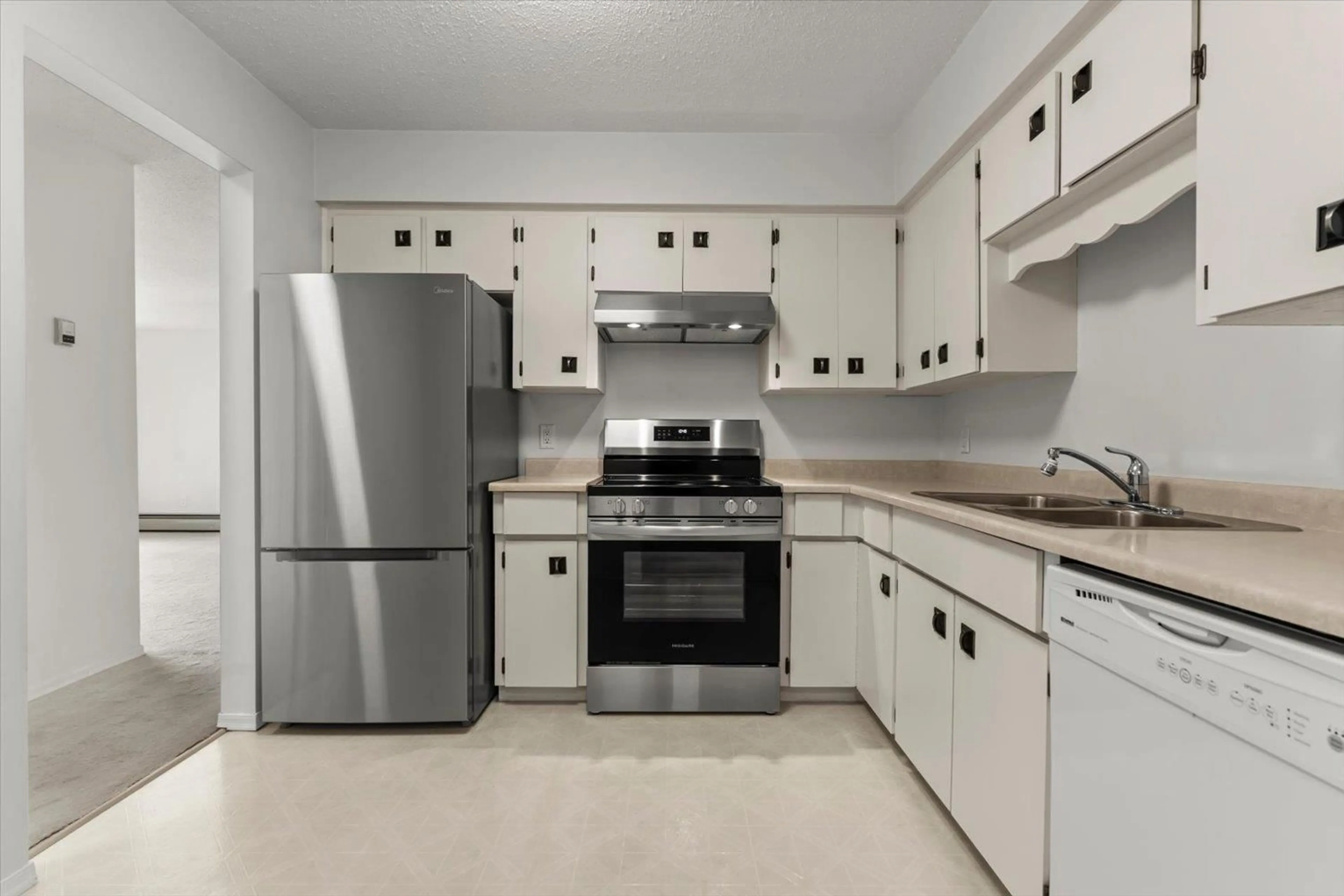 Standard kitchen, unknown for 104 - 32885 GEORGE FERGUSON WAY, Abbotsford British Columbia V2S7X1