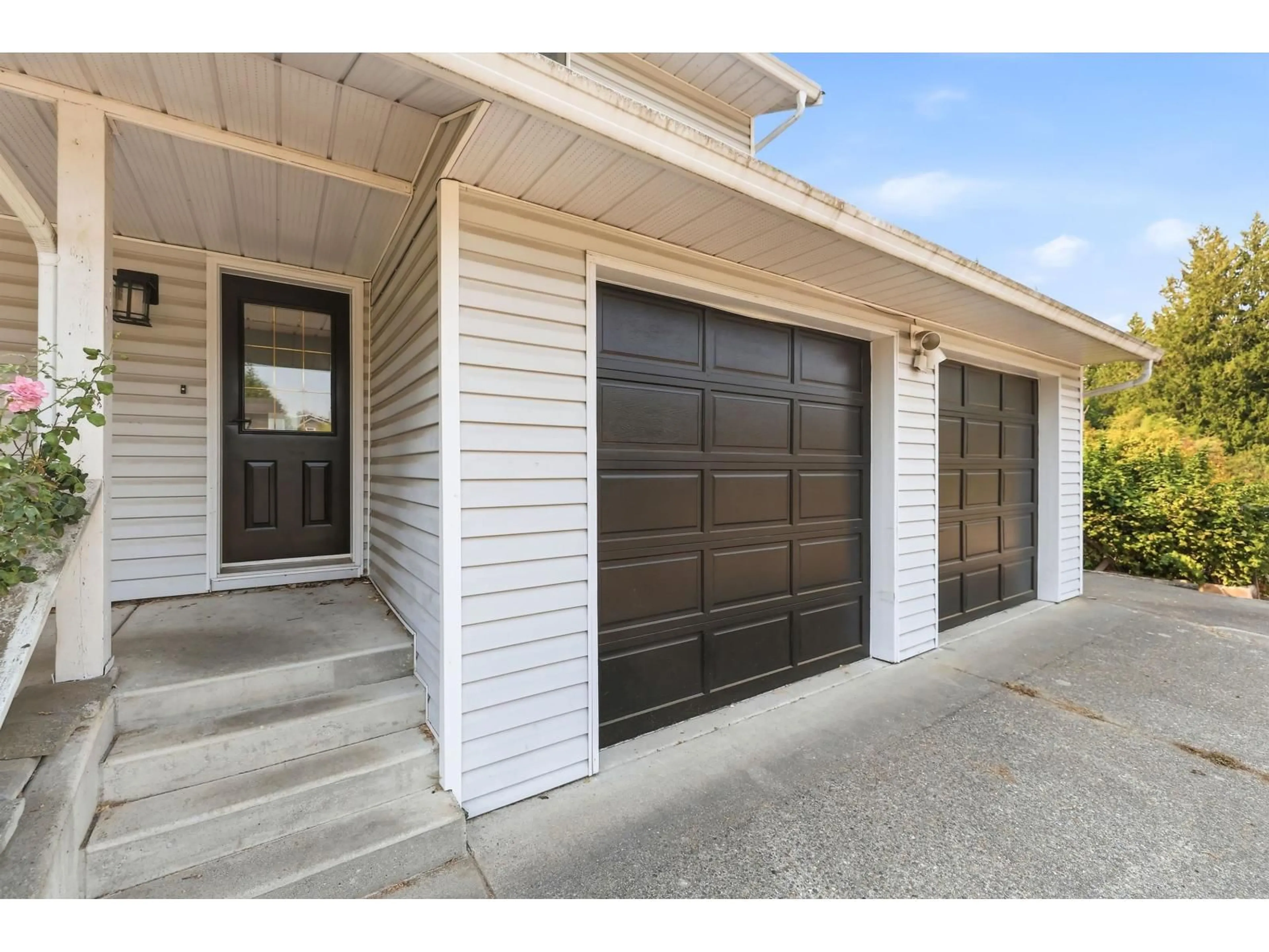 Indoor garage for 4855 200A STREET, Langley British Columbia V3A5W7