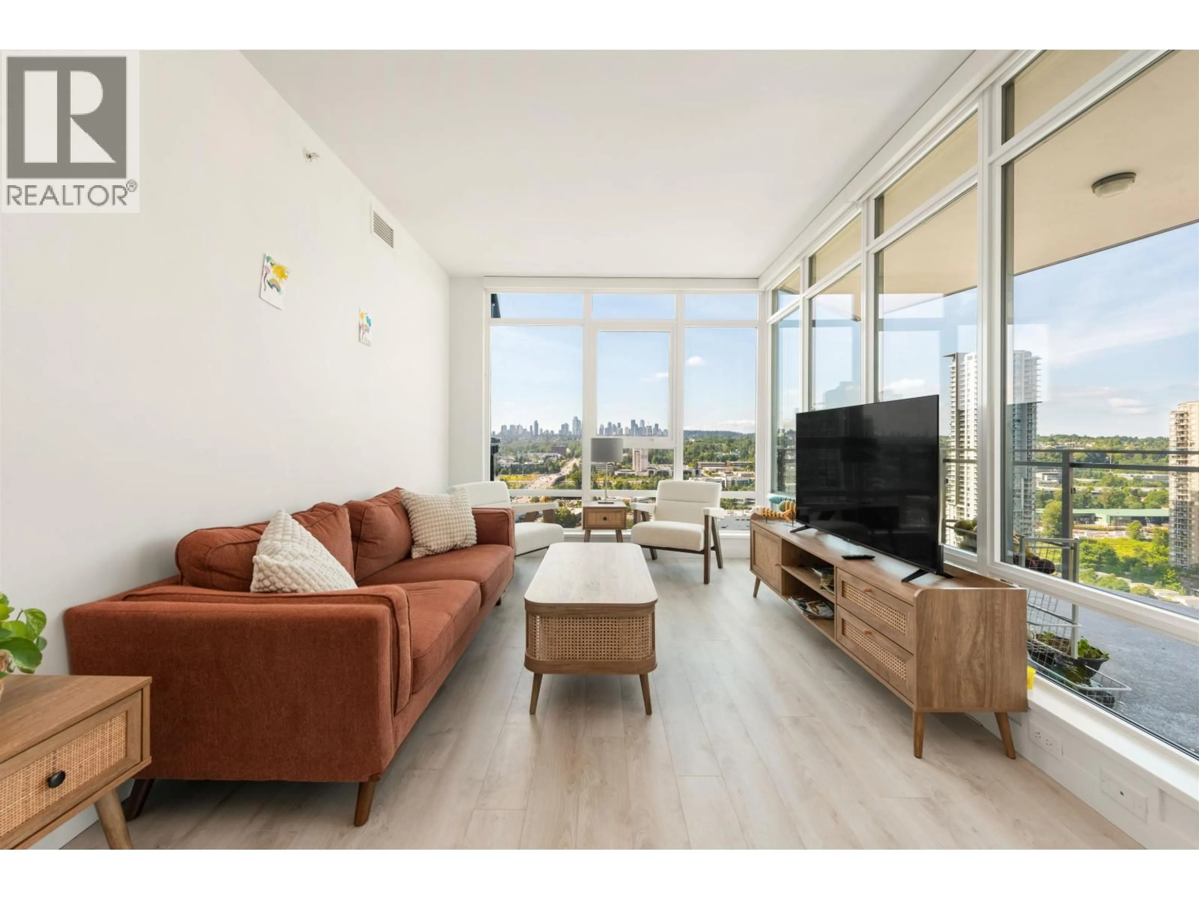 Living room with furniture, unknown for 1808 - 2085 SKYLINE CRESCENT, Burnaby British Columbia V5C0M6