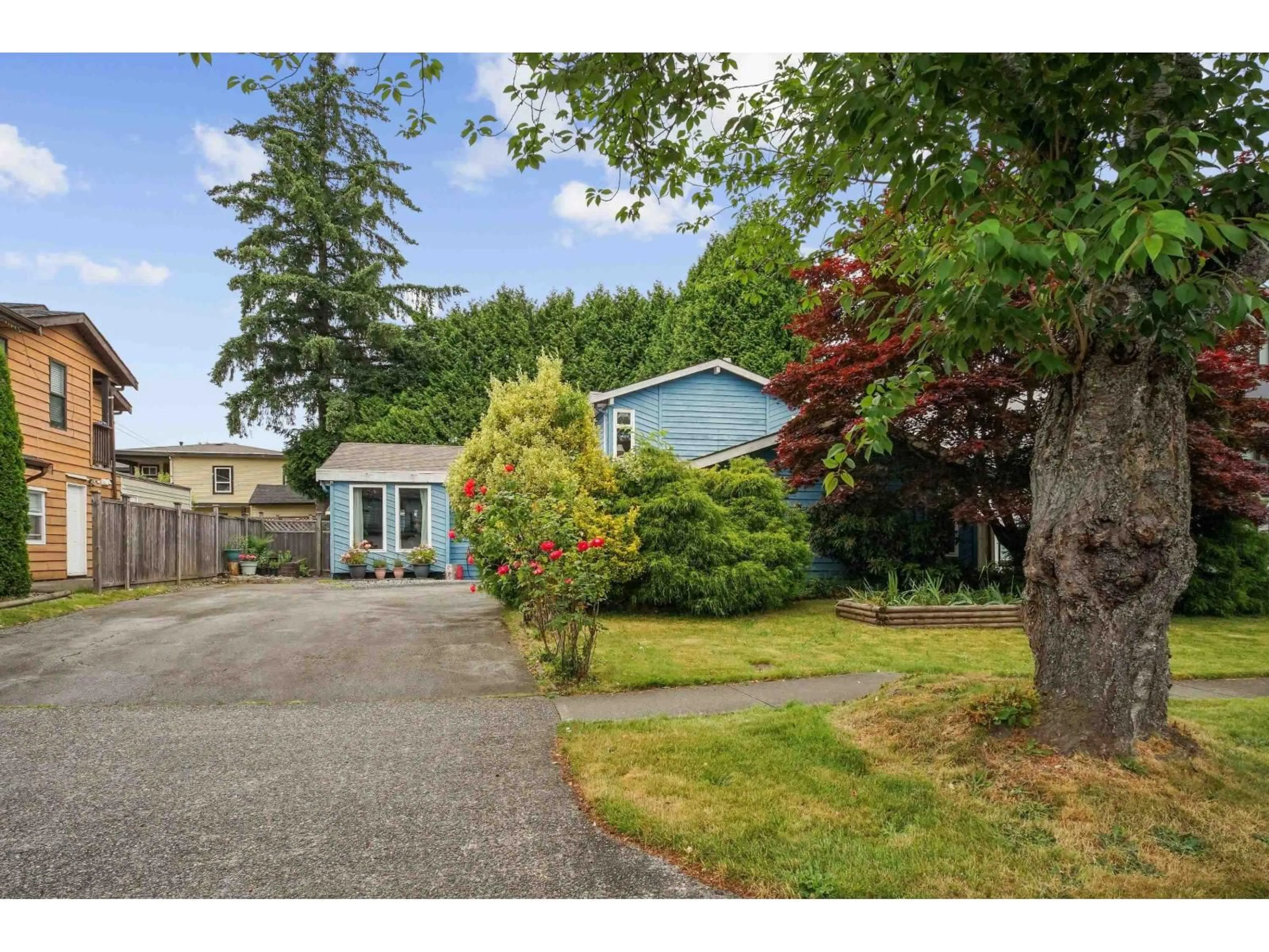 A pic from outside/outdoor area/front of a property/back of a property/a pic from drone, street for 12737 DRUMMOND PLACE, Surrey British Columbia V3V6G4