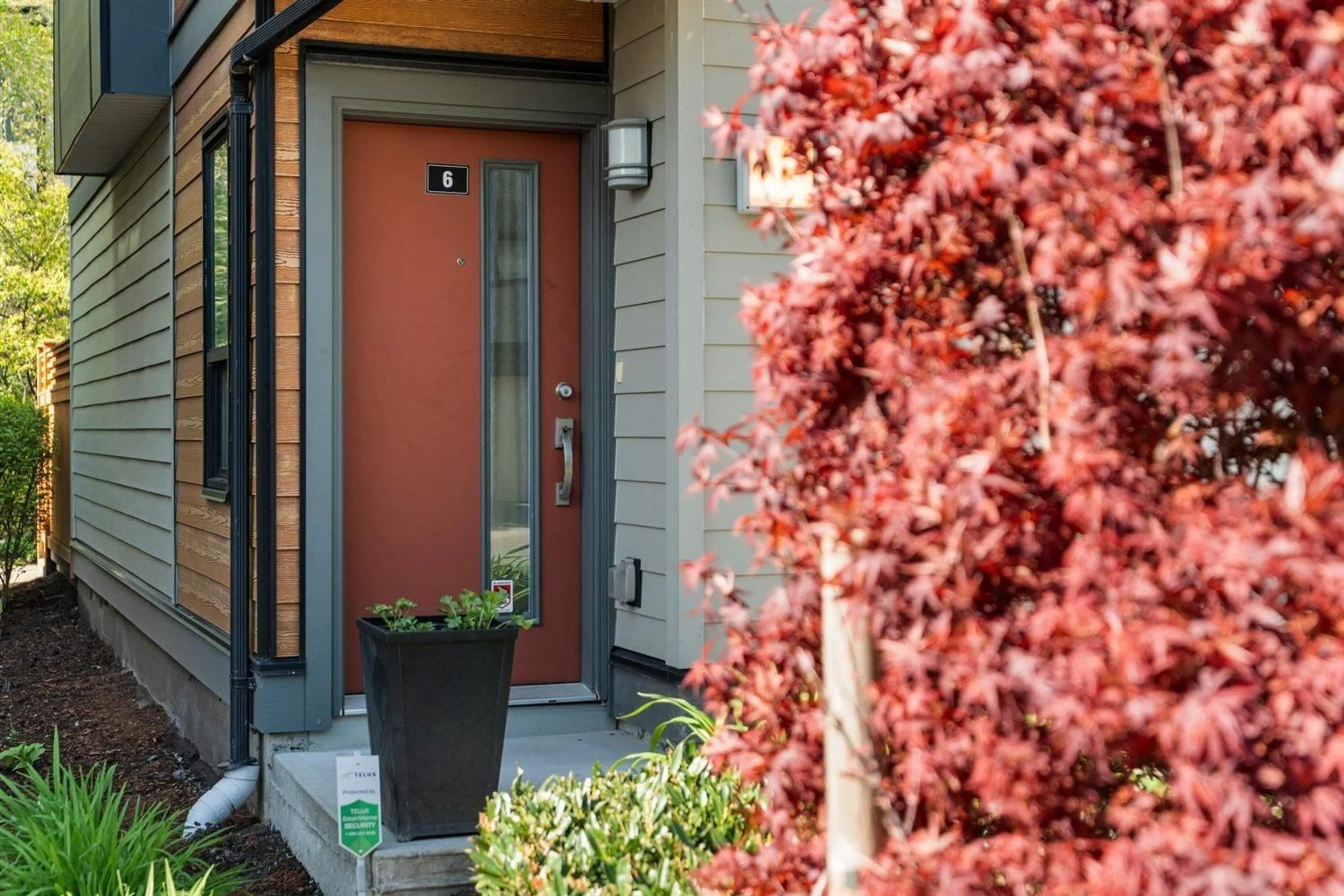 Indoor entryway for 6 - 1968 PARALLEL ROAD NORTH, Abbotsford British Columbia V3G2C6
